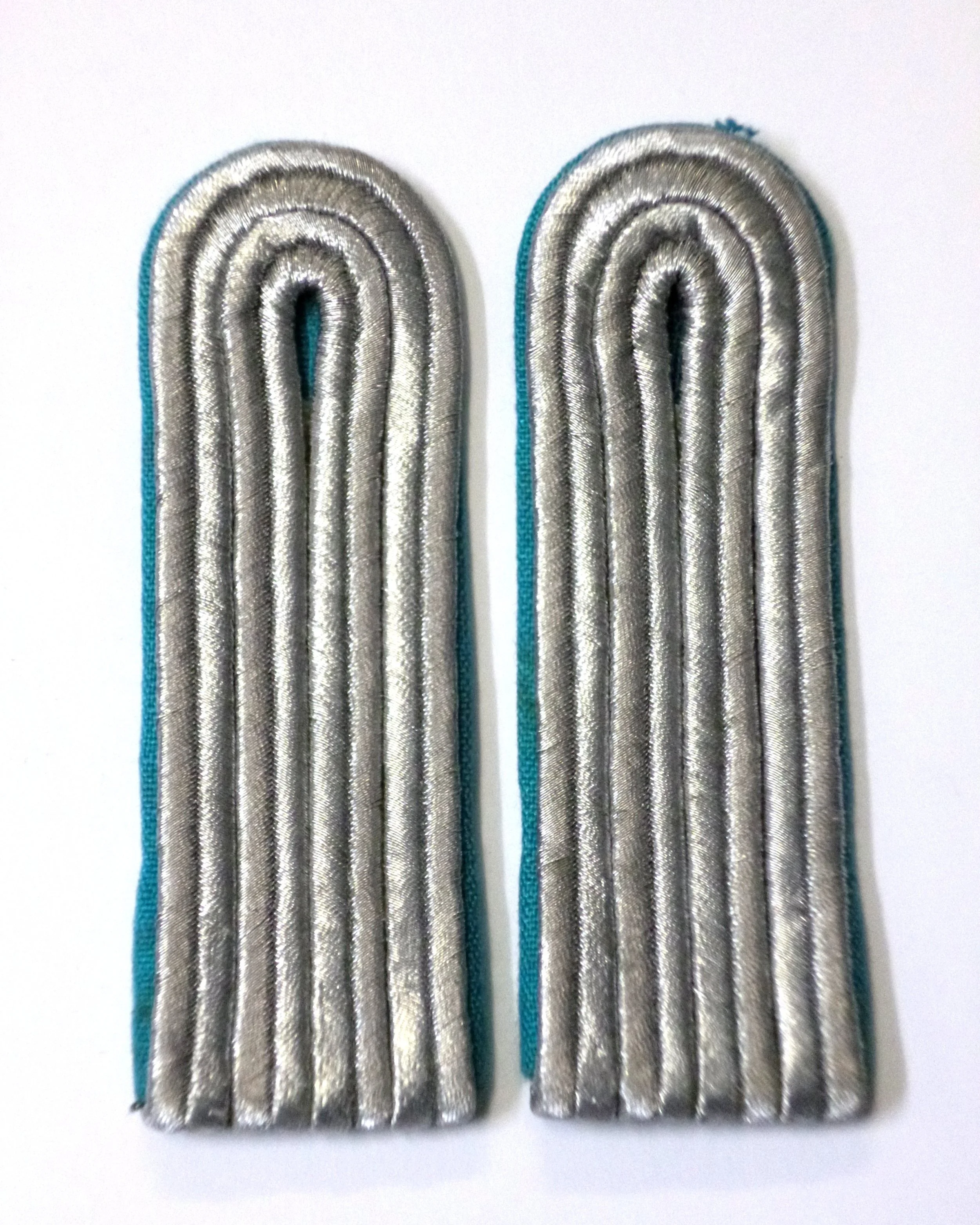 2 HOMBRERAS OFICIAL AVIACIÓN DDR. A COMPLETAR