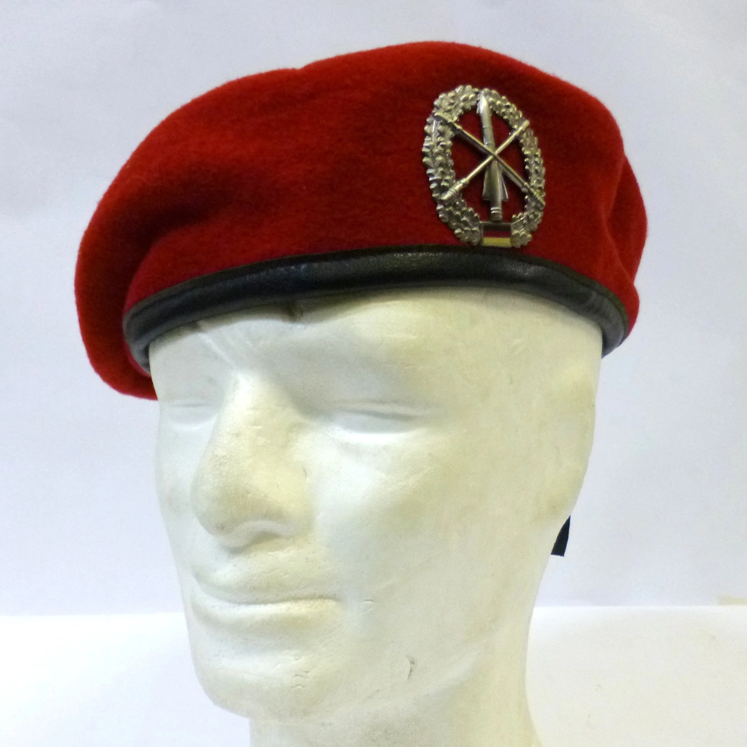 BOINA ALEMANIA  DEFENSA AÉREA. TALLA 60. NUEVA