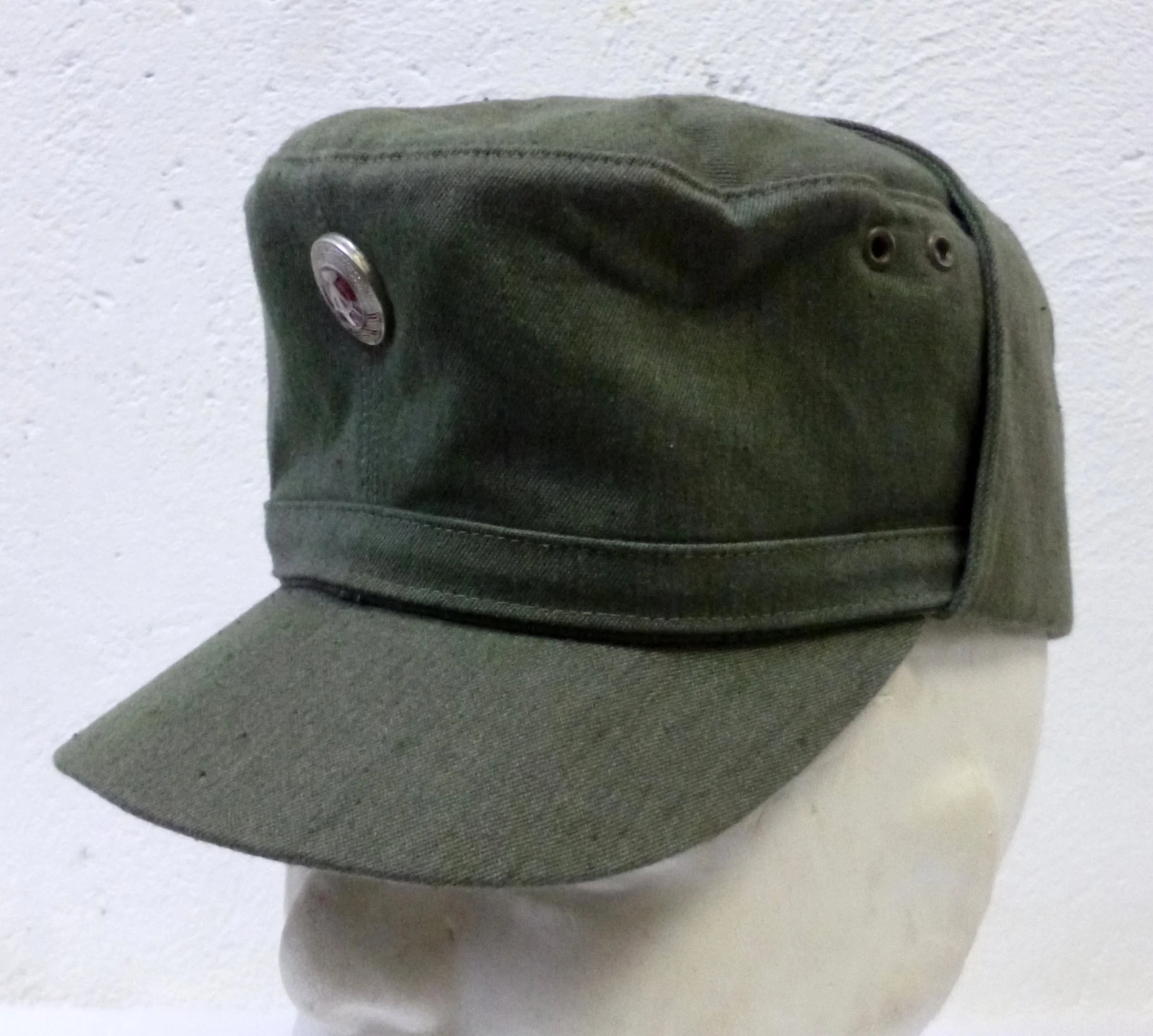 GORRA  VOLKSPOLIZEI Y KAMPFGRUPPEN DDR.  VARIAS TALLAS DISPONIBLES