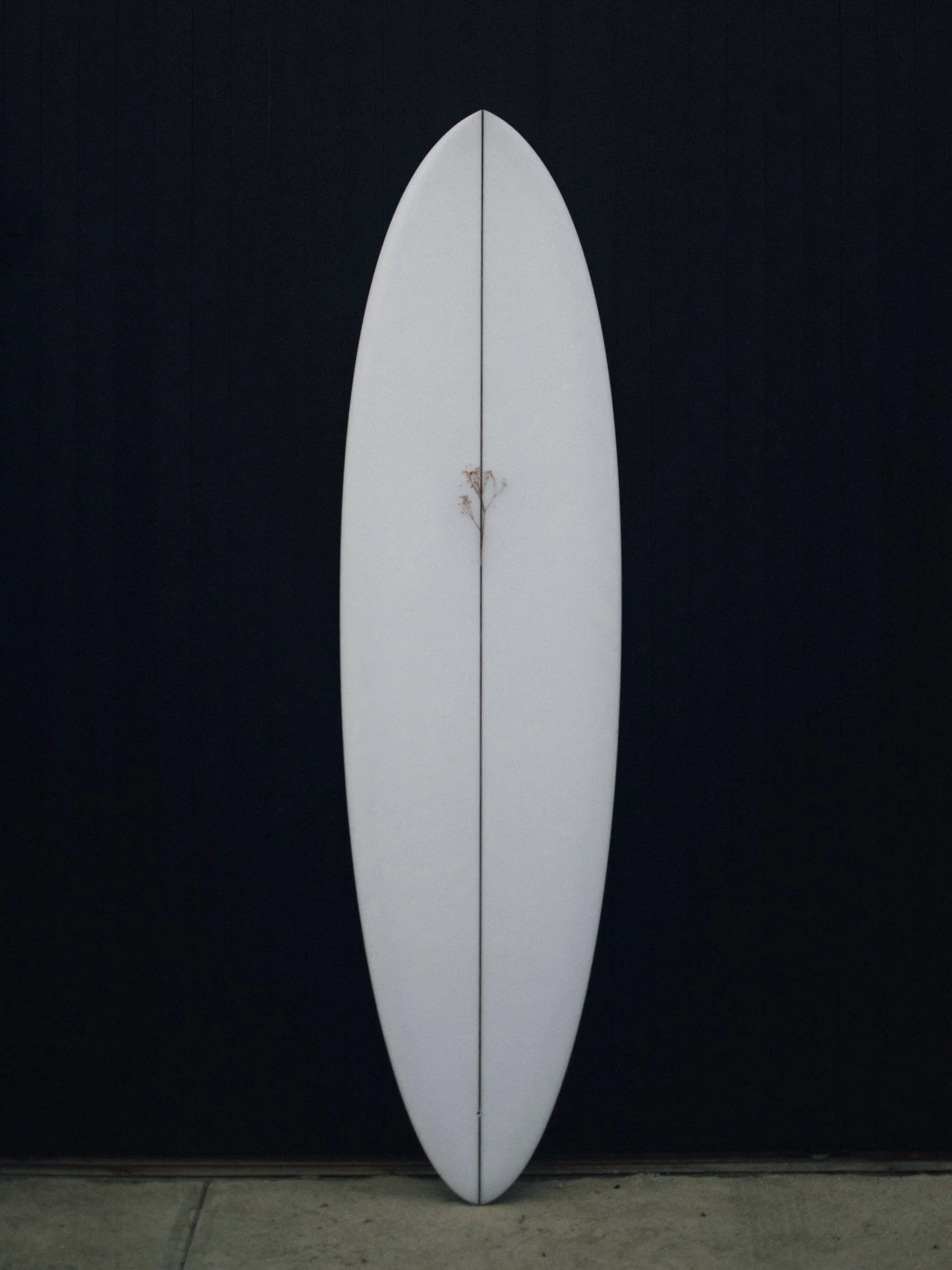 El Sol, our classic midlength model. The wide nose + pintail combo makes it easy to catch waves while still staying super maneuverable. Just ask @patricksinclair ⚡️ -  El Sol, nuestro midlength cl&aacute;sico. El nose ancho + pintail hace que sea f&a