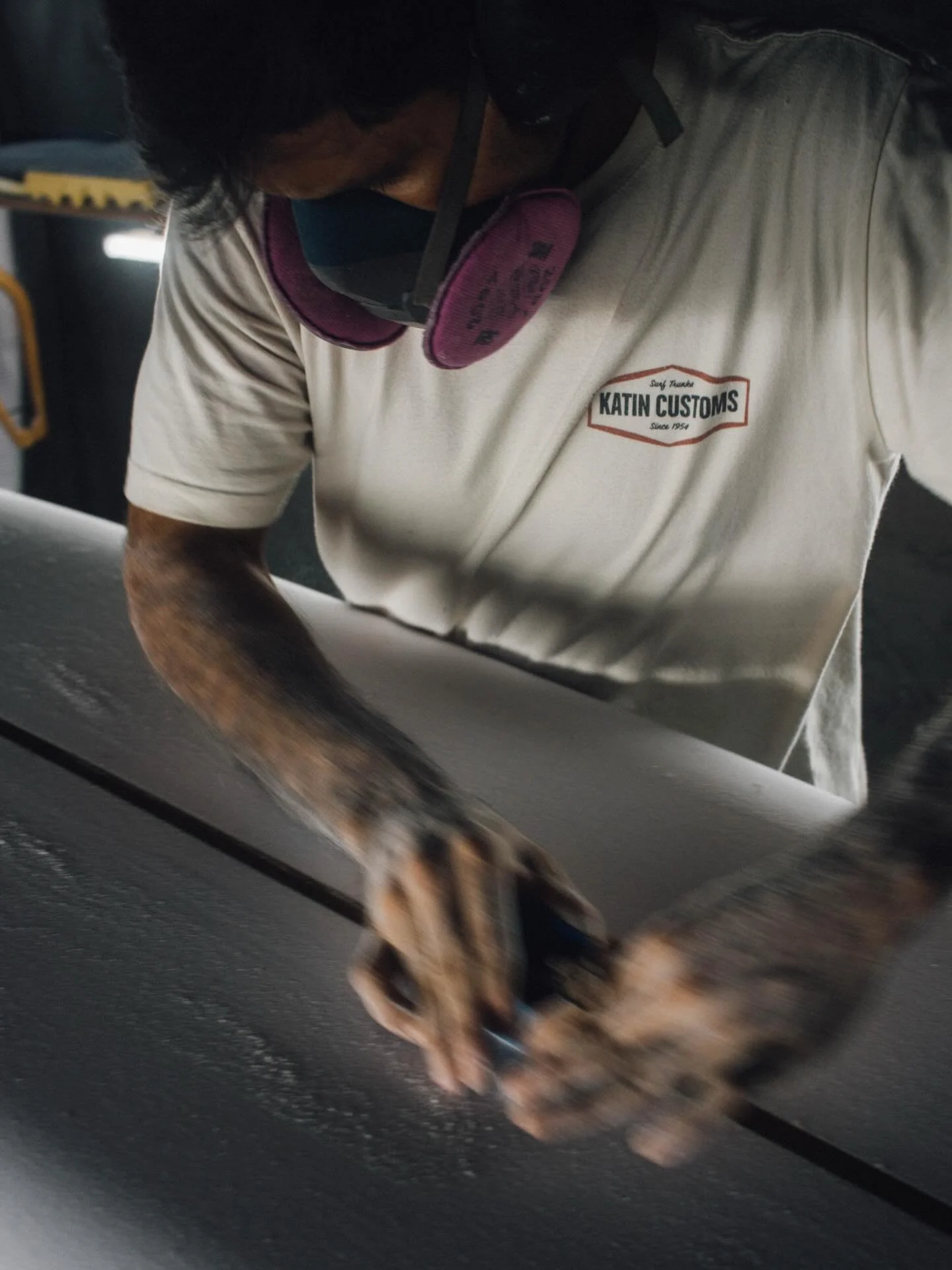 The day to day at the factory. 
.
Un d&iacute;a en el taller.