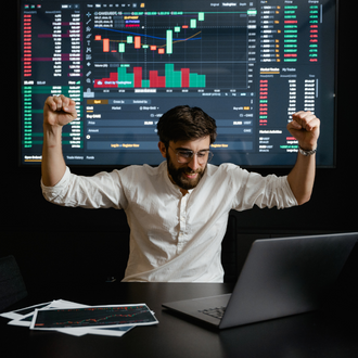 EXPLORING PASSIVE INCOME THROUGH ETFS_ A LOW-RISK INVESTMENT STRATEGY.png