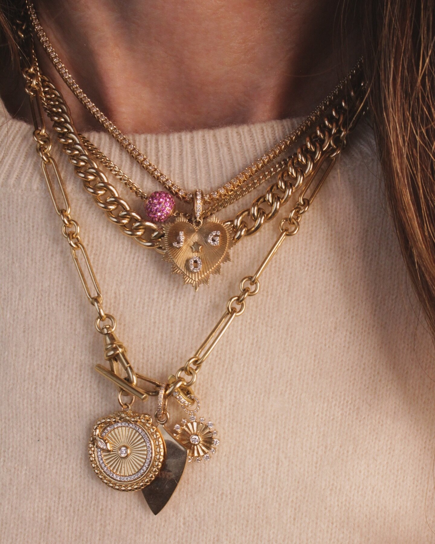 My every day go to look!
💕
#necklacestack #pretty #beauty #glamorous #finejewelry #jewelrydesigner #jewelry
