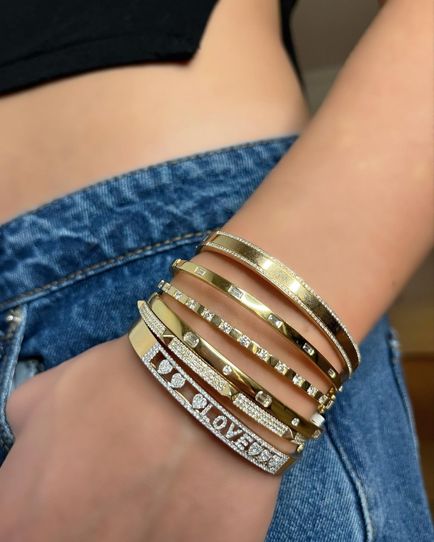 Sparkle into the holiday season with timeless elegance ✨ Perfect for gifting or treating yourself! #HolidayGlam #FineJewelry