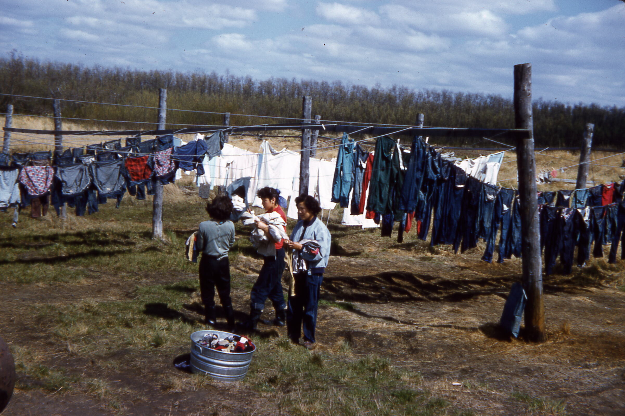 50s - Hanging out the laundry.jpg