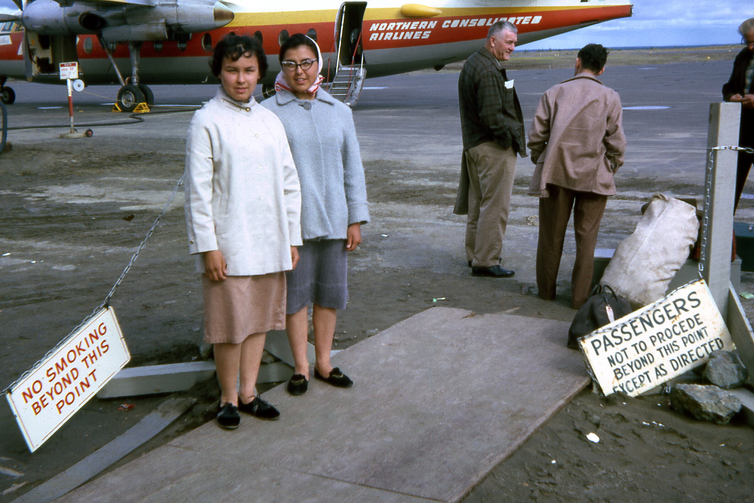 1962 Helen and Alice with F27.jpg