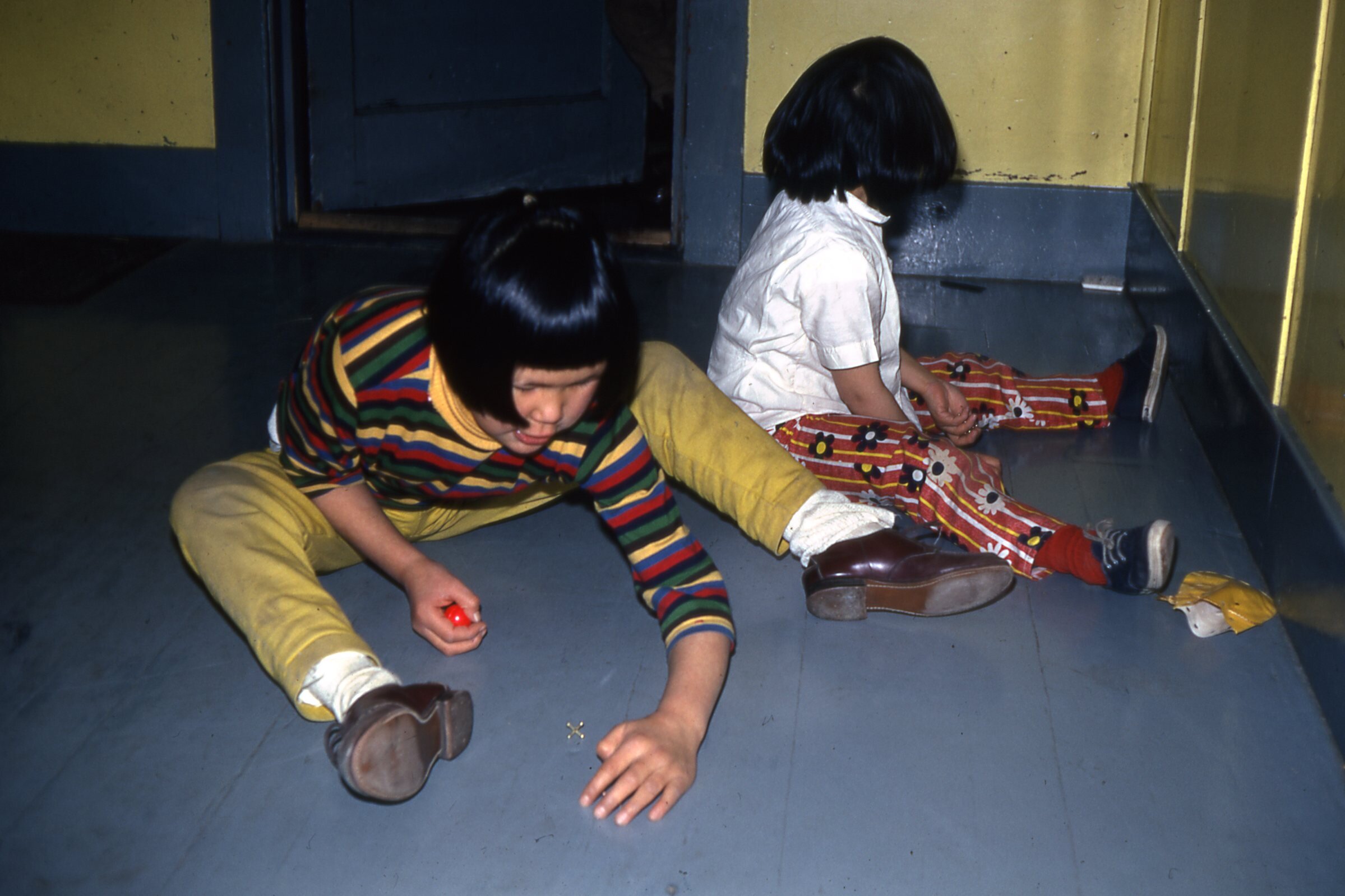 1970 Playing jacks.jpg