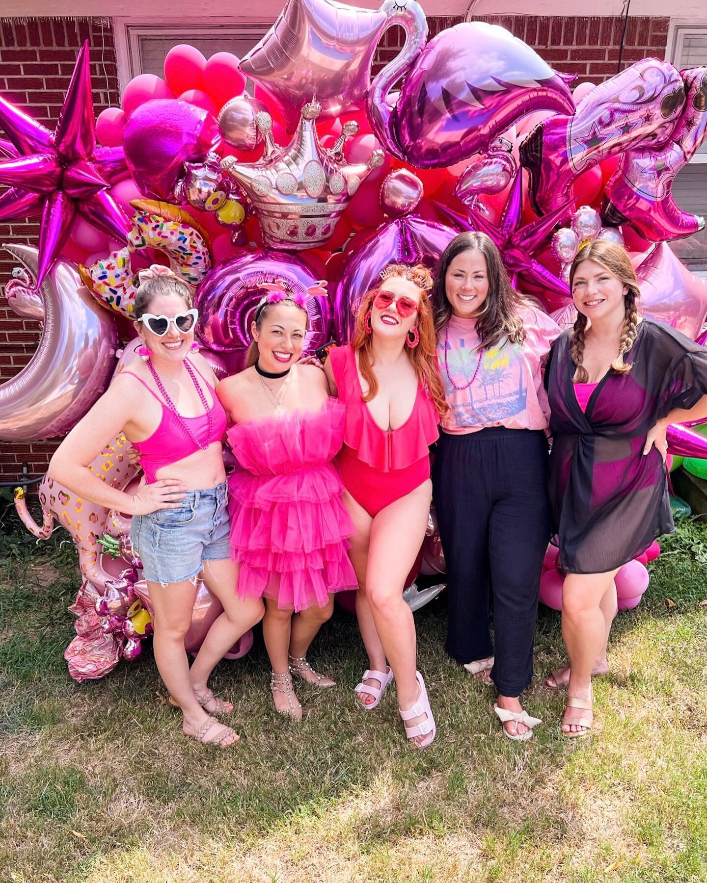 30 shades of pink 💕🎀🦩🌸💓

The most fun celebration for our queen @theballoonsquealer 👑