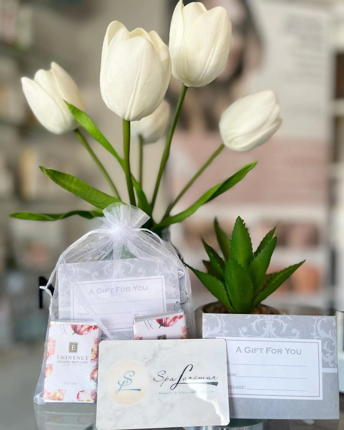 💌 Something special, just like Mom 💌 Purchase a Spa Larimar gift card in spa or online 24/7 Via Vagaro and get mom glowing ✨ link in bio 🌸