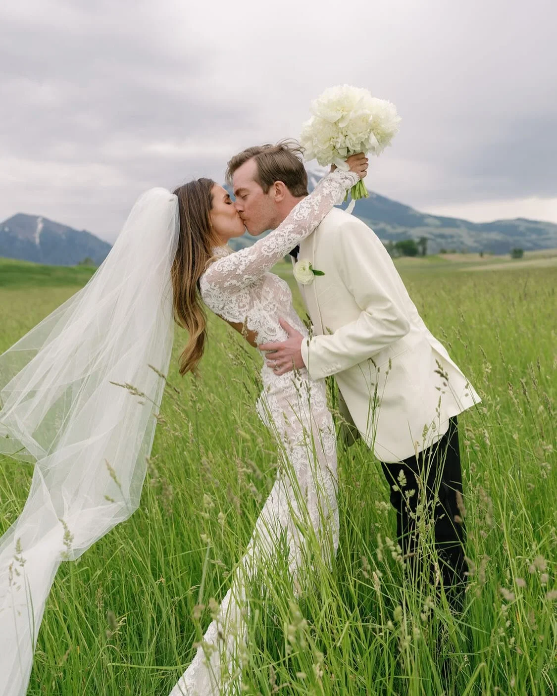 Classic. Stunning. Timeless. 
Andi &amp; Nick at @sagelodge 

@ashleyteresaweddings 
@amandajewelfloraldesign