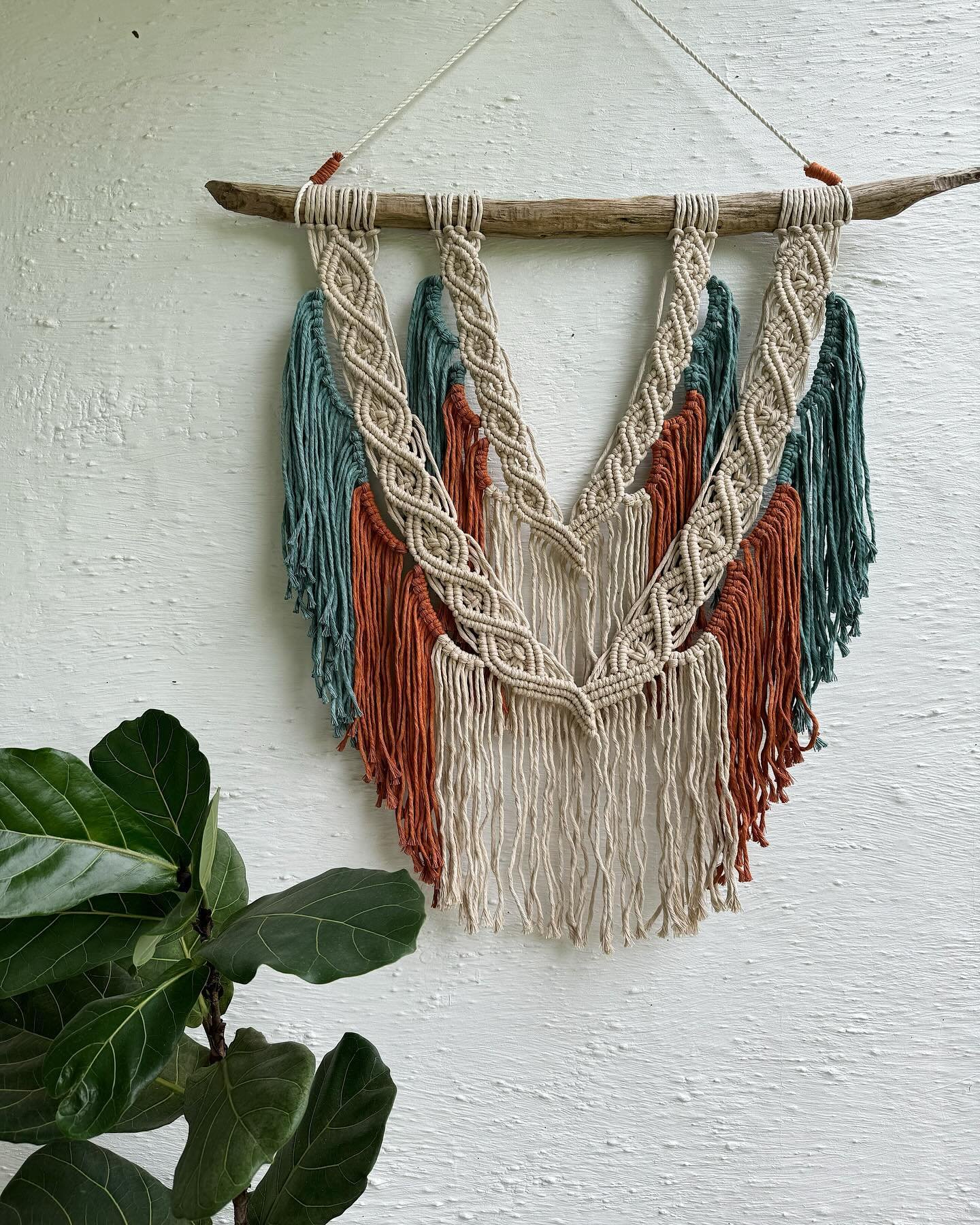 🌊🧡Custom Made🧡🌊

This beauty is finished and heading to its new home today. The customer wanted a combination of my Changing Colors Tapestry and my Ocean Sunset Tapestry, and I knew immediately this was going to be a fun project! What do you thin