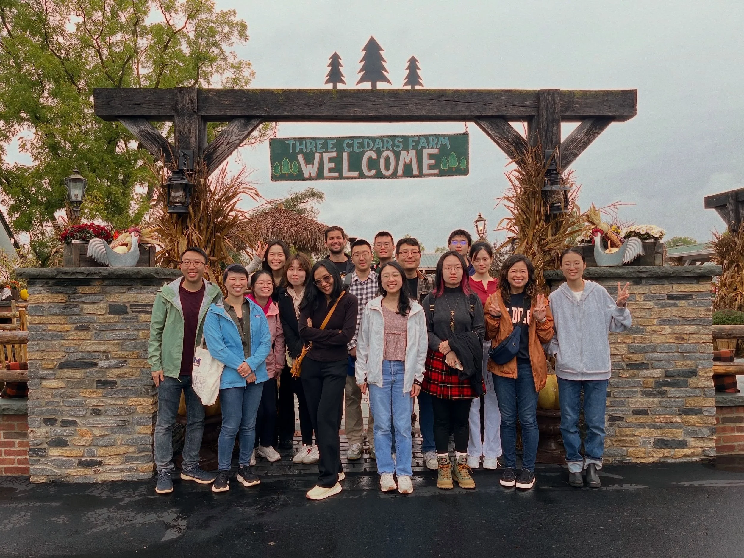 🍂 Fall in Ann Arbor just feels different!

Pumpkins, corn mazes, cider, and a little escape to the countryside 🎃🌽🍎

Spent the day at Three Cedars Farm soaking up all the Michigan fall vibes.

Definitely one of my favorite ways to welcome autumn! 