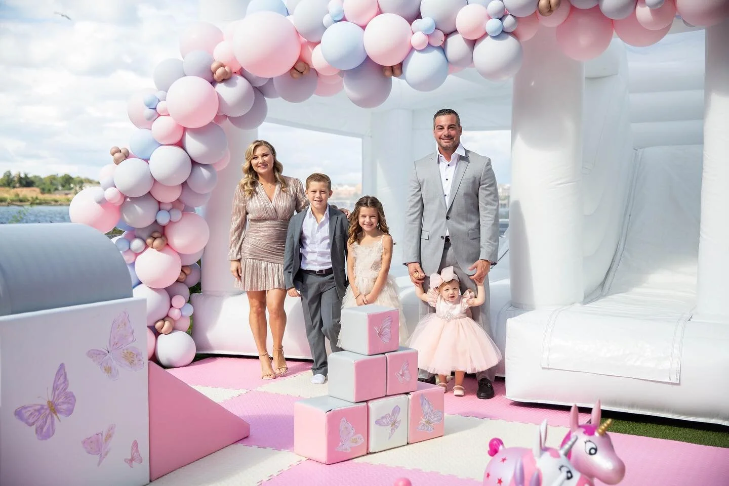 Happy Birthday Sydney 
.
.
.
.
Soft Play: @luxeplayny 
Ballon Artist: @gardenlovepop 
.
.
.
.
#njwhitebouncecastle #bouncehouse #bouncehouserental#njparty #weddingjumper #bohowedding #njwhitebouncehouse#njpartyrentals
#party #partyideas #photooftheda