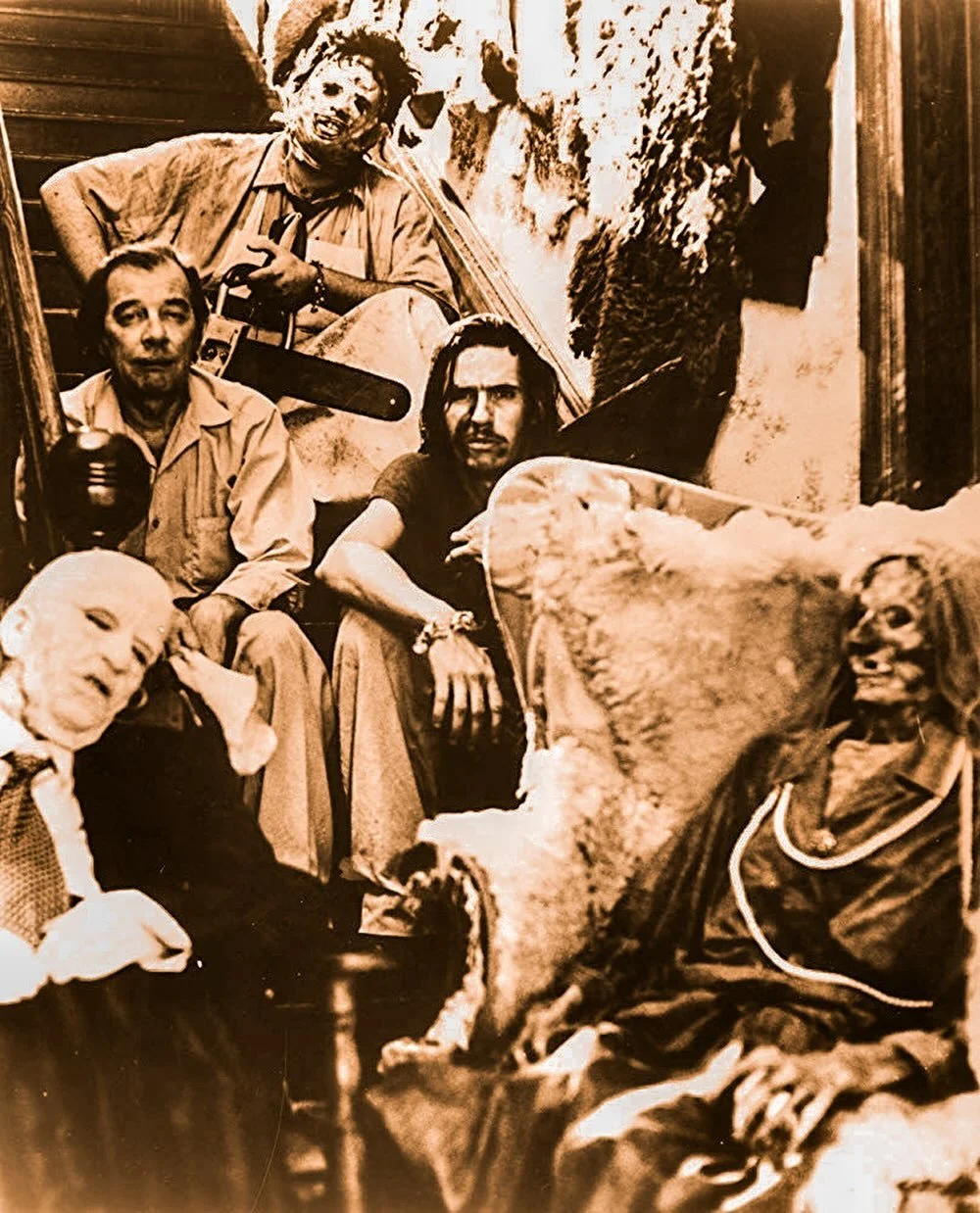 Happy Thanksgiving from our family to yours! 🍗🎞️
.
.
.
.
.
#oldschoolhorror #vintagehorror #retrohorror #horrorfilm #horrorfilms #cultfilm #midnightmovie #indiefilm #indiehorror #weirdfilm #retro #vhs #vintage #mondo #surrealism #fantasmahouse #psy