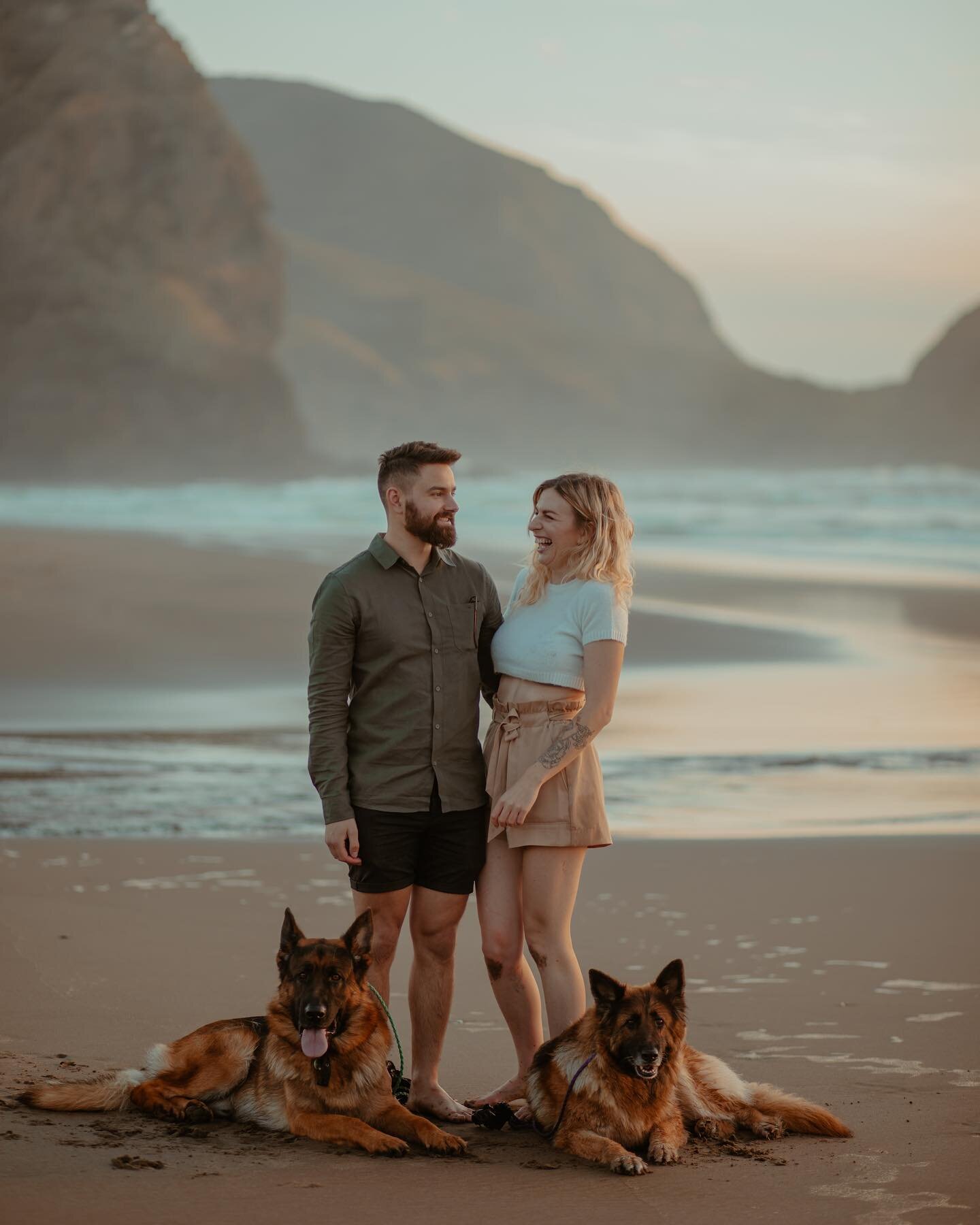 Cutler really went all out on his smile in the second slide! He&rsquo;s legit the dog reincarnation of this emoji : 🤪
.
.
.
.
.
#photogram 
#creativephotography 
#lovethelittlethings 
#nzwed
#queenstownweddingphotographer
#queenstownelopementphotogr