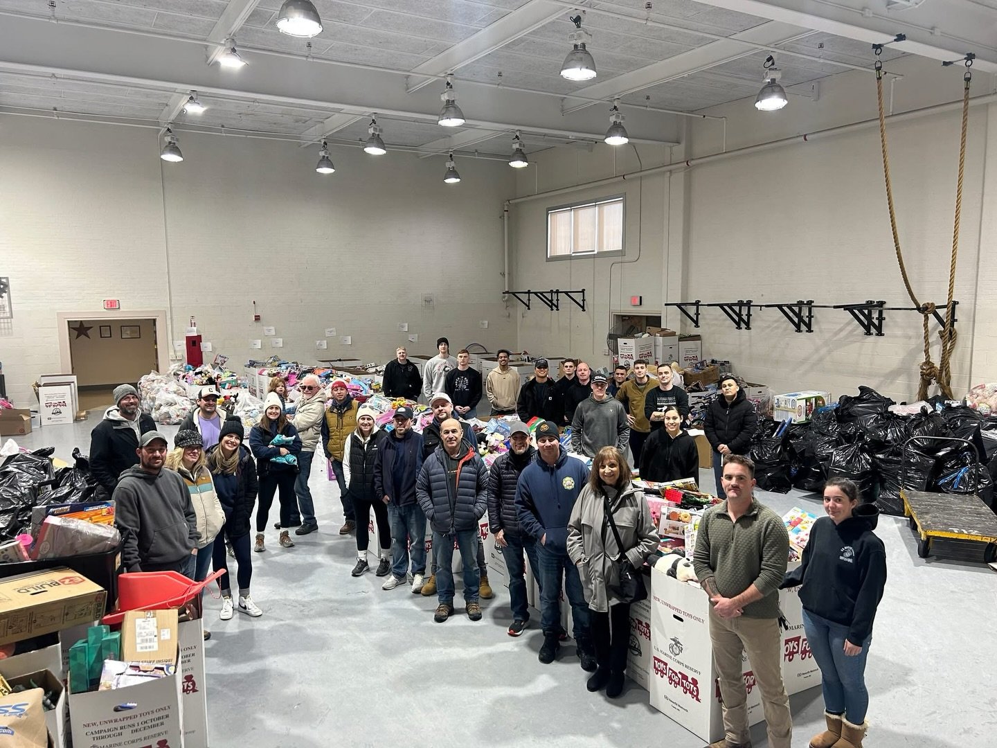 Friends and family of Olivia&rsquo;s Dream braved yesterday&rsquo;s frigid temperatures to gather toy drive donations from nearly 88 locations across Greater Cleveland. Members of the U.S Marine Corps also joined in to help move and transport toys in