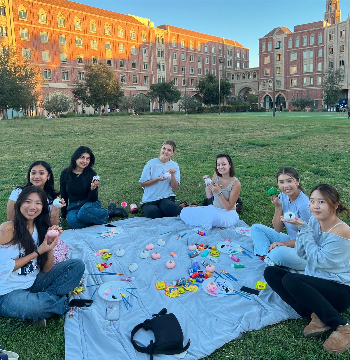 Pumpkin painting social recap!!🎃💞