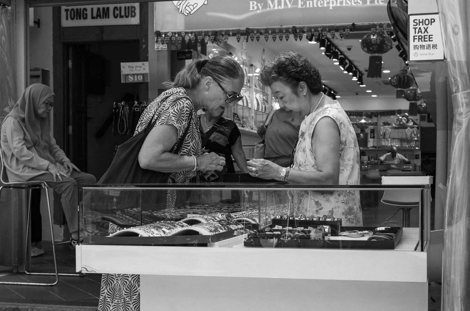 Shopping - Nov 2025 (L43096)