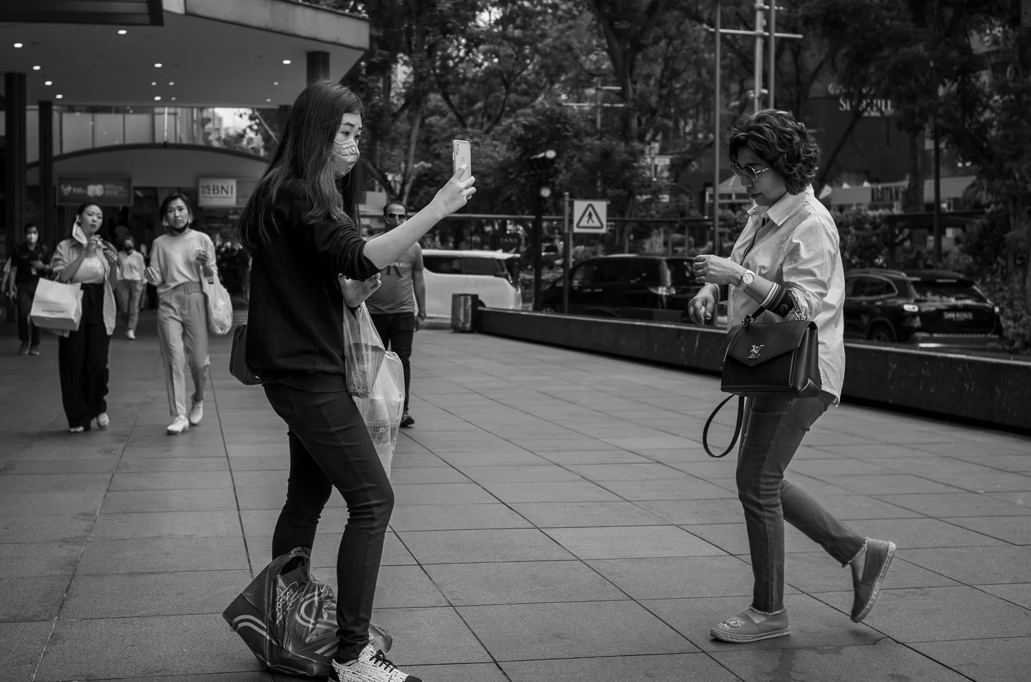 Taking photo - Mar 2022 (L10993)