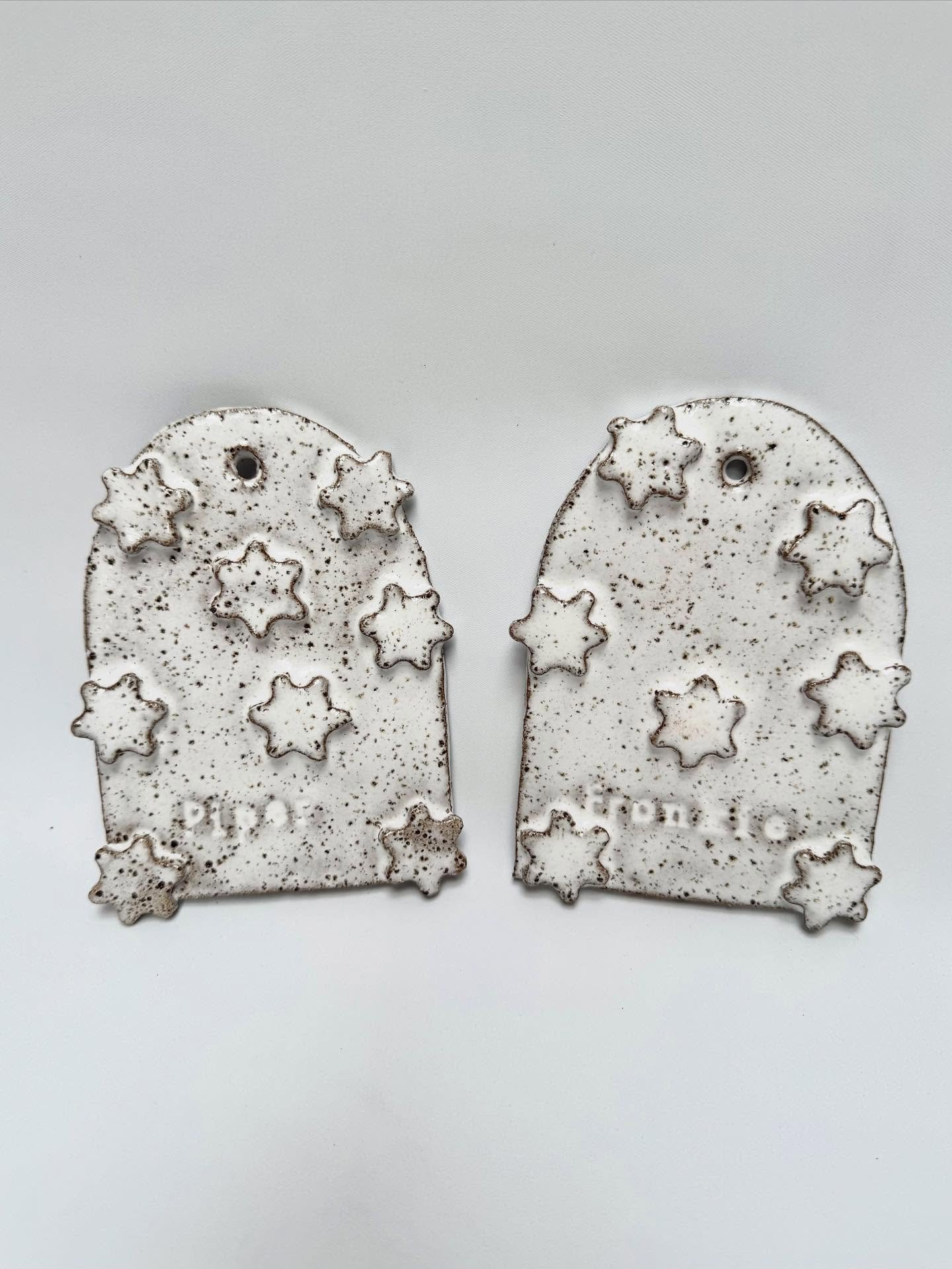 🧡🧡 Gorgeous hanging plaques made with love 🧡🧡
Check out the before and after 
Come and join us!
Everything is included and you can pick up your pieces in a few weeks, ready for years of enjoyment and pleasure. 

#workshops #ceramics #Surfcoast #T