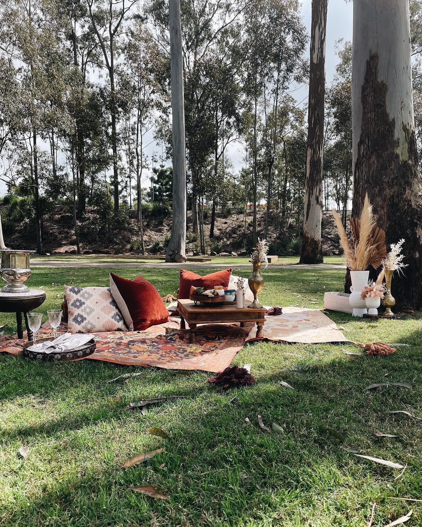 A sweet picnic for a couple of lovebirds. 🧡 

Who else could do with some one on one time with their person ina spot like this? 🙋🏼&zwj;♀️ (yep. me!) 

#bohopicnic #romanticpicnic #couplespicnic #brisbanepicnics #brisbanepicnicstyling #ipswichpicni