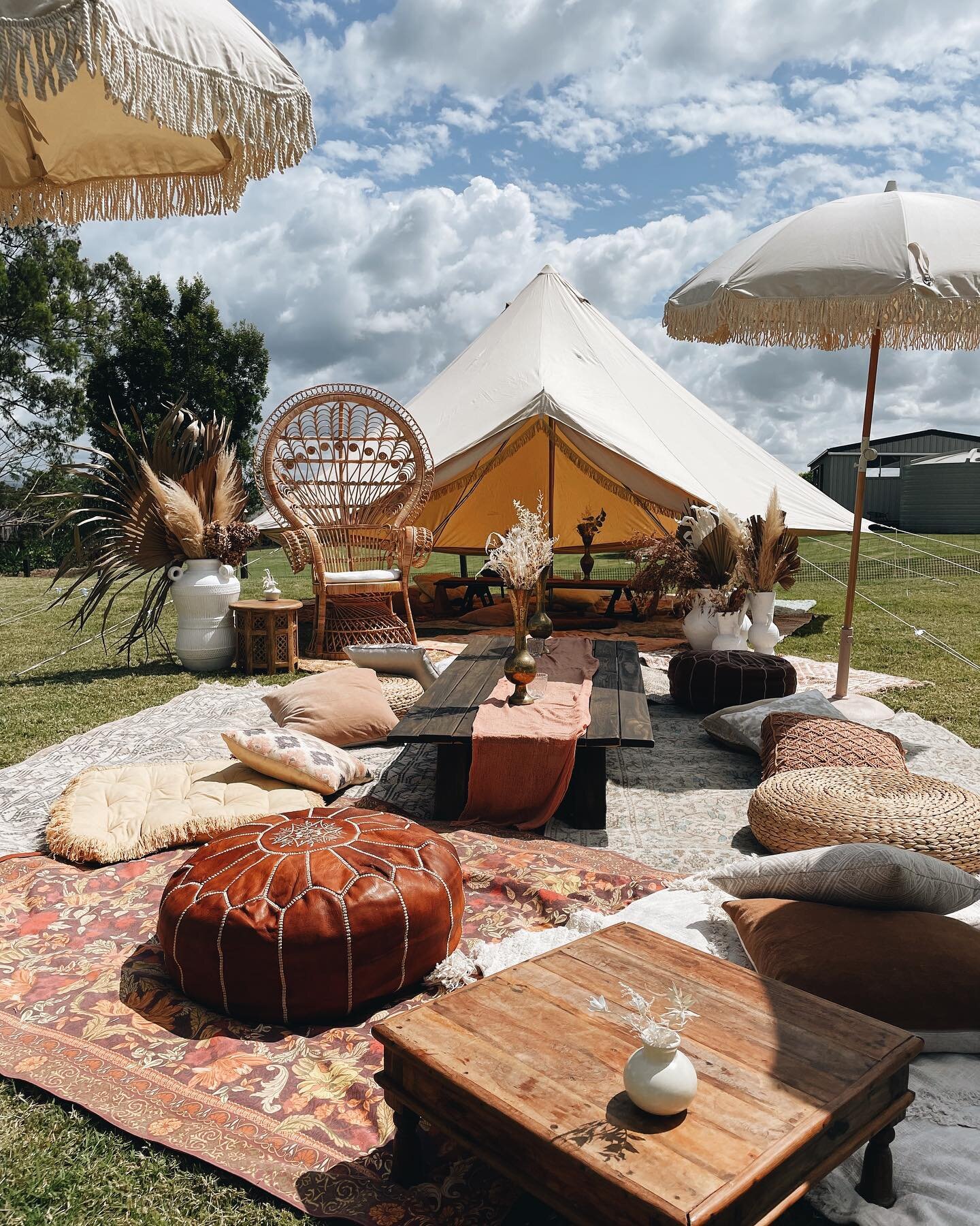 Thinking back to this beautiful baby shower we styled for a couple close to our heart 🧡 @chloe.jadexoxo 

 

#bohobabyshower #babyshowerpicnic #bohopicnic #neutralbabyshower #belltentpicnic #teepeepicnic #babyshowerideas #babyshowerbrisbane #babysho