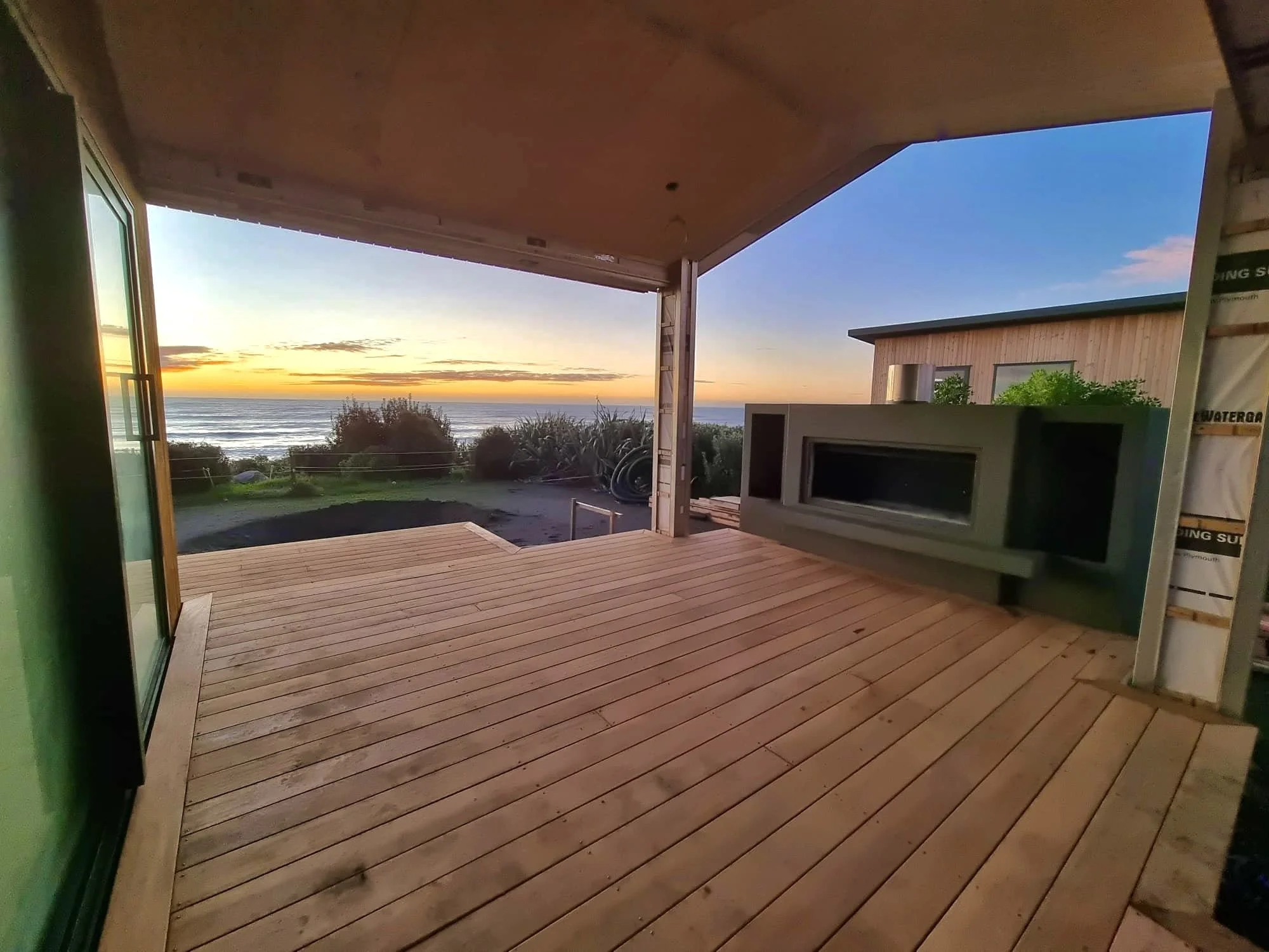 Beautiful timber beach front new build with outdoor living in Taranaki New Plymouth 