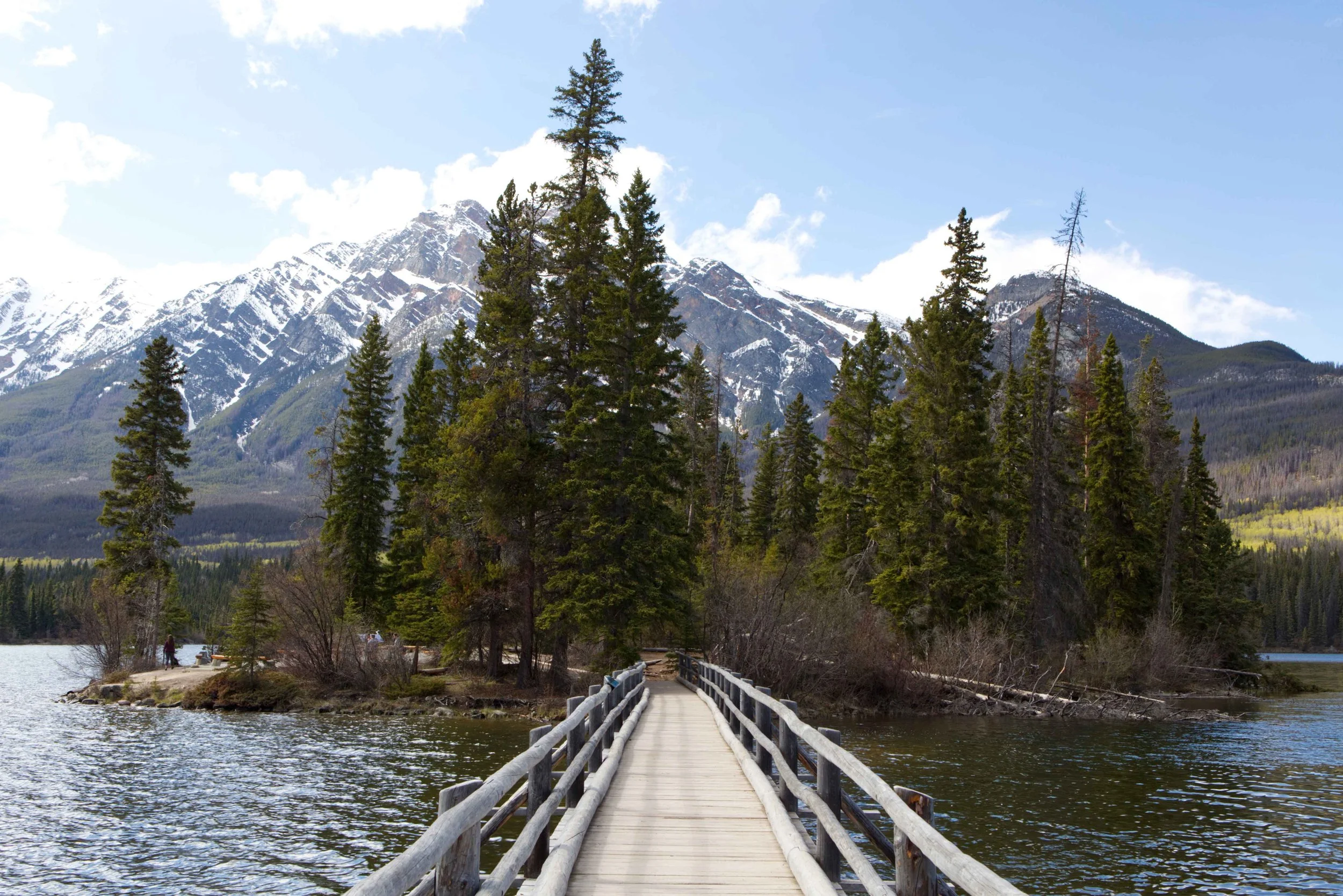 Pyramid Island Japer Alberta.jpg