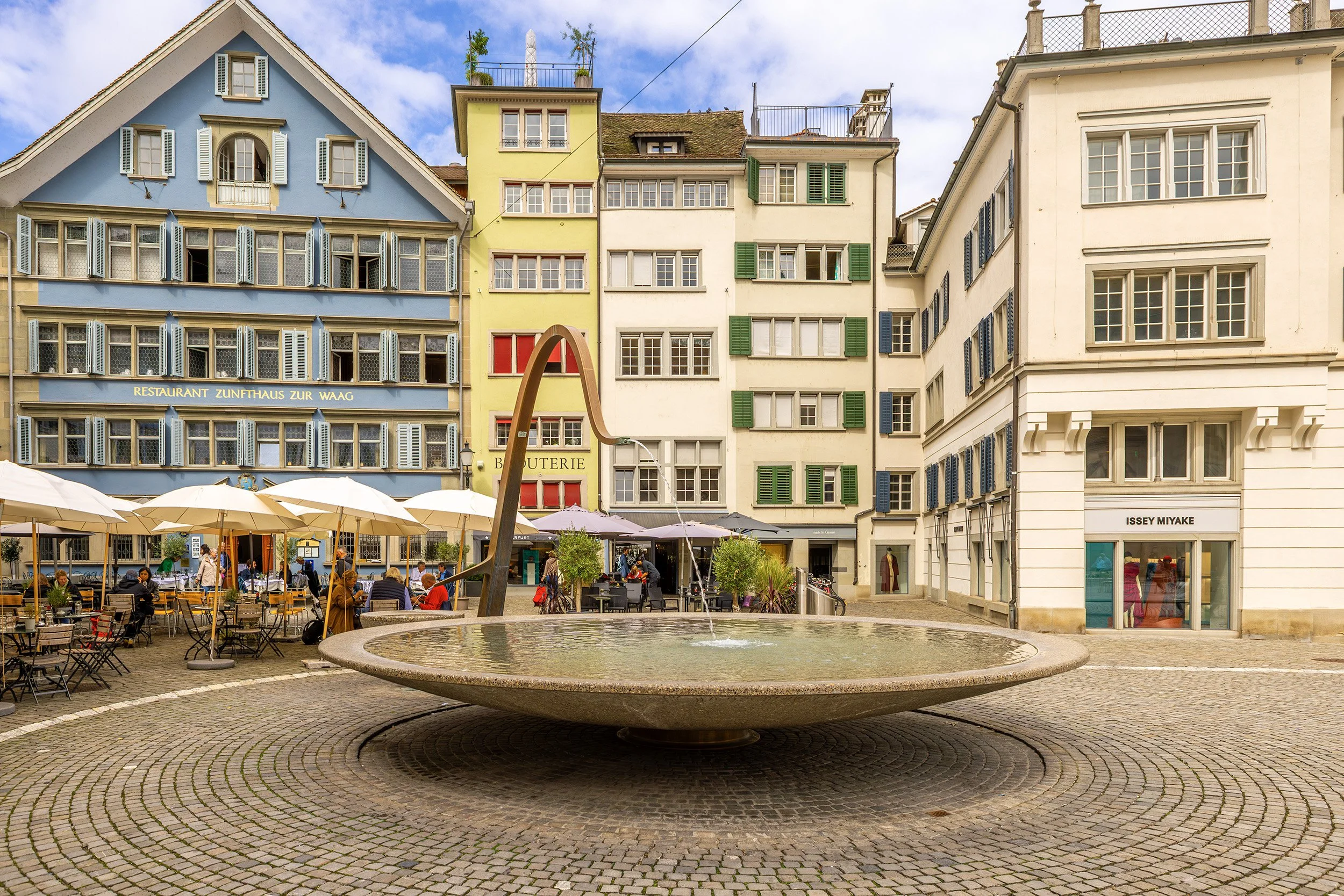 The Modern Minimalist Centrepiece - Zürich, Switzerland