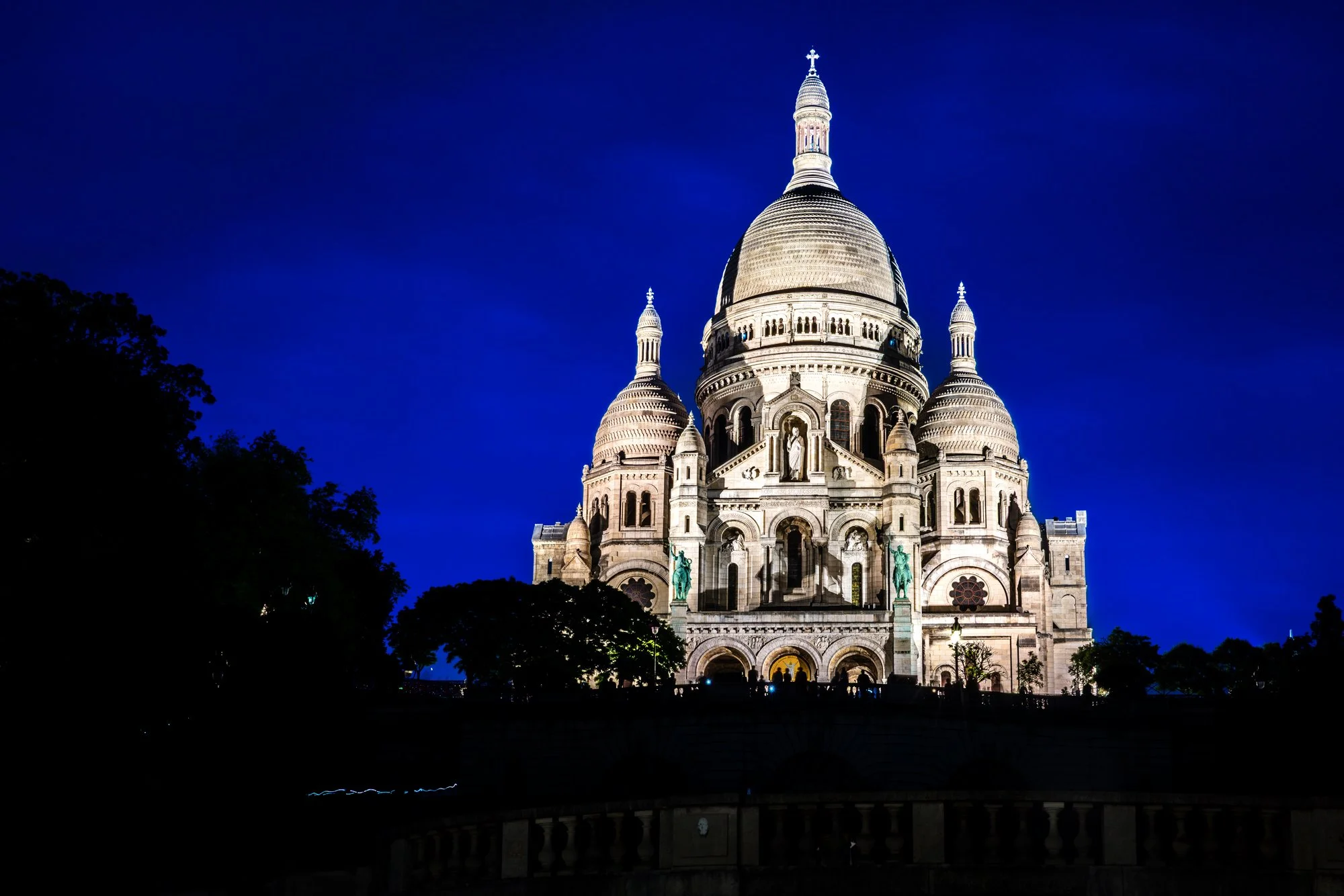 The-Glowing-Crown-of-ParisLR.jpg