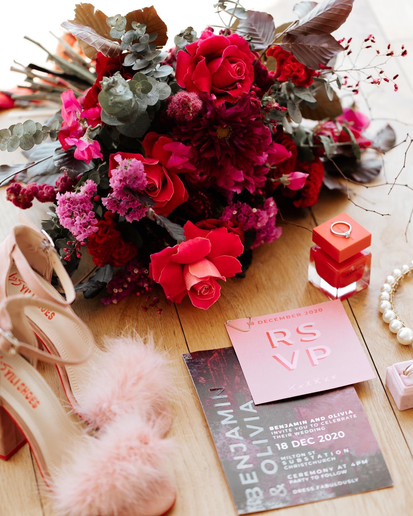 Bold colour for the bride with a little &lsquo;extra&rsquo; in her step - We can&rsquo;t get enough of the details from this edgy day styled by Christchurch-based @littlehirecomp 

📷 @susannahblatchford