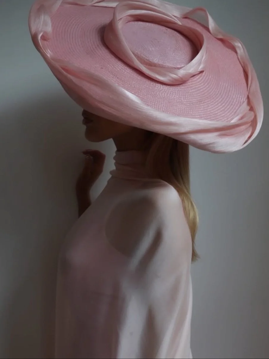 Breathtaking @delaineymary in custom @matchosubadesignstudio pink wide brim with twisted silk detail for Melbourne Cup&hellip;&hellip;&hellip;&hellip;&hellip;.
We loved creating this special piece for her &amp; was so happy with the final outcome&hel