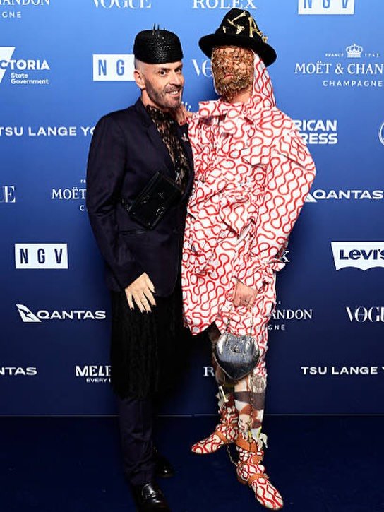 On the blue carpet with @melboy25 who&rsquo;s in custom lace  top &amp; kilt&hellip;&hellip;&hellip;&hellip;&hellip;&hellip;&hellip;.. Myself in custom squiggle look, customised Westwood hat &amp; safety pin &amp; beads face mask&hellip;&hellip;&hell