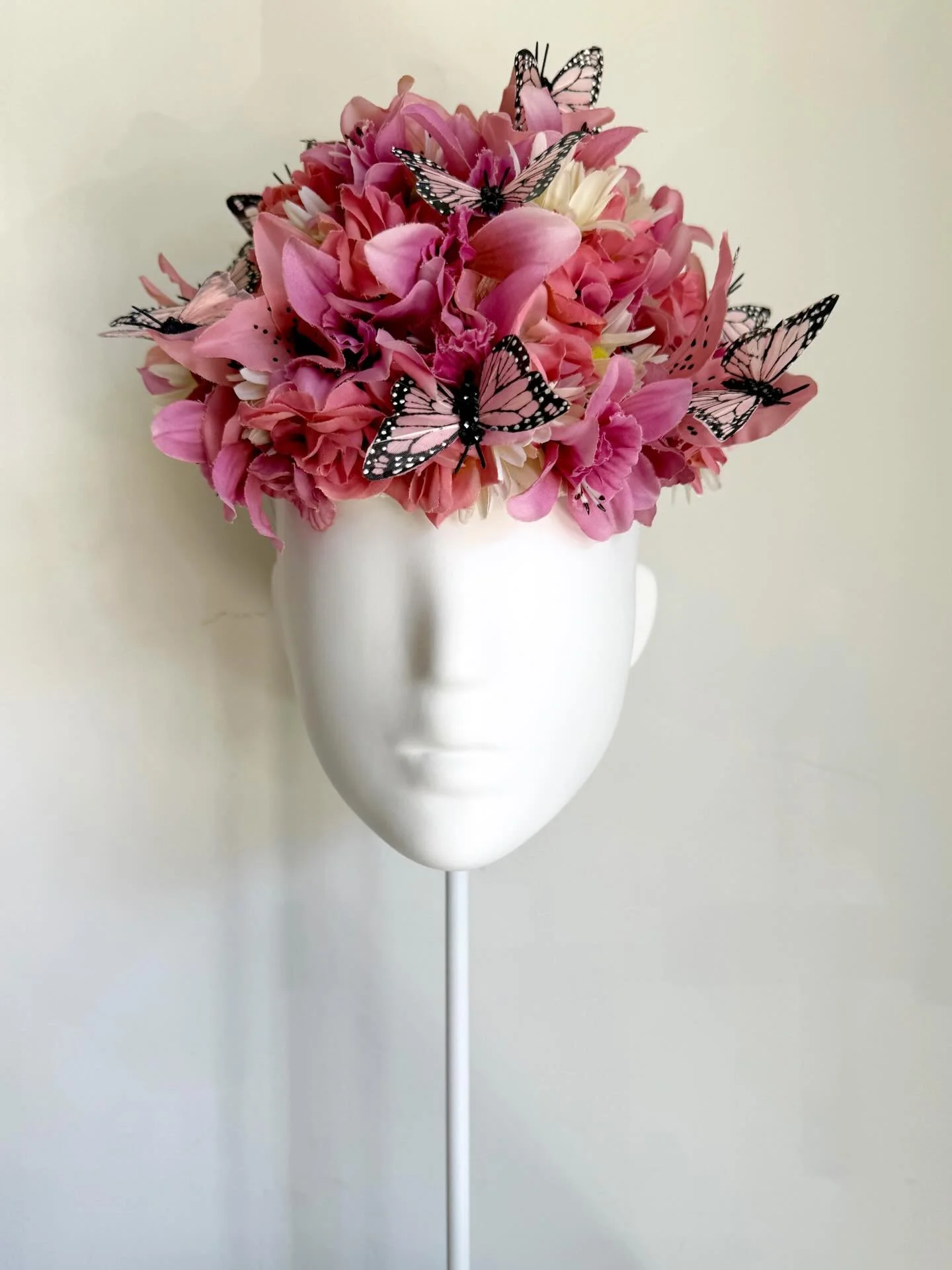 Spring is so far away, so I&rsquo;ve decided to imagine it through the hat design&hellip;&hellip;&hellip;&hellip;&hellip;&hellip;&hellip;&hellip;. 
Mixture of various florals section a cream hat, decorated with feather &amp; crystal butterflies, pure