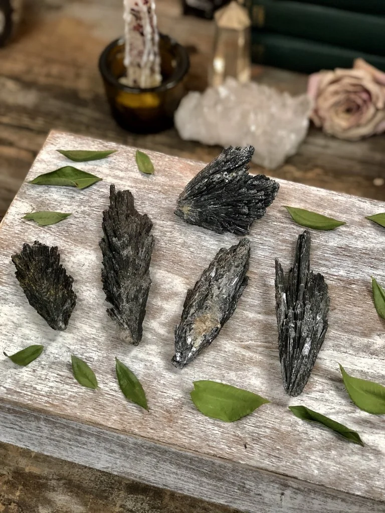 black_kyanite_1024x1024.jpg
