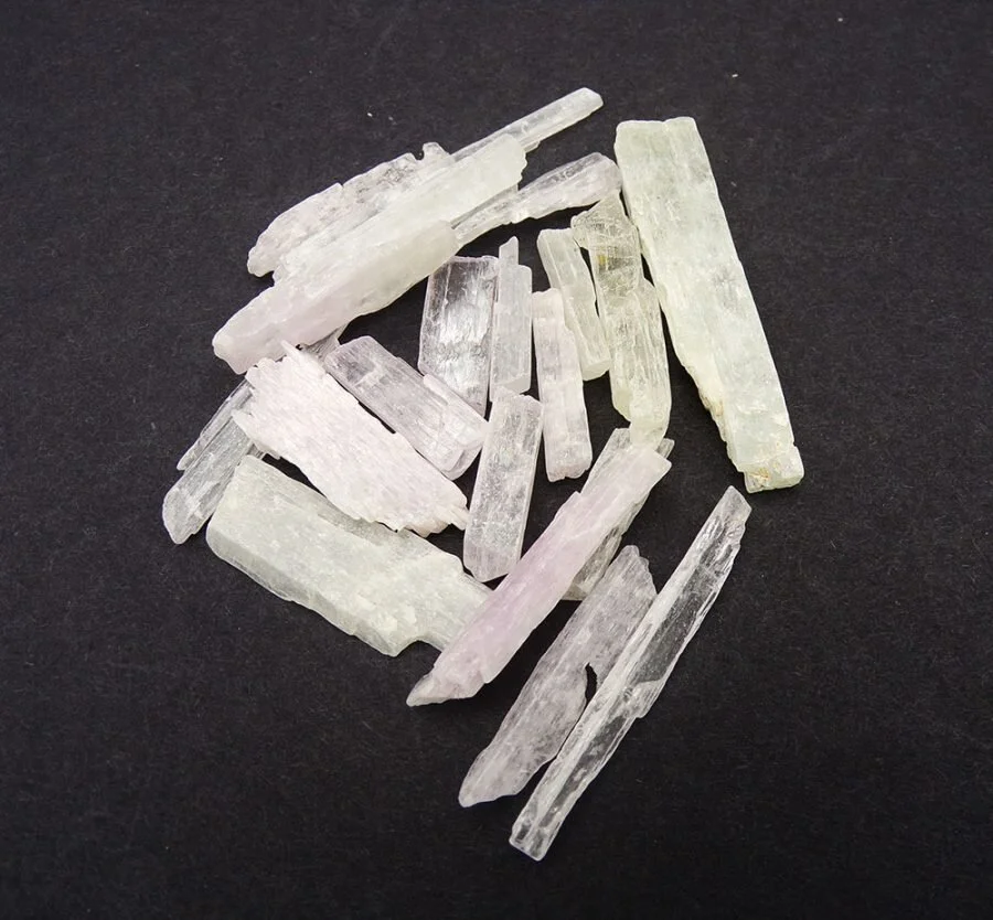 Kunzite/Hiddenite - pieces **SOLD OUT