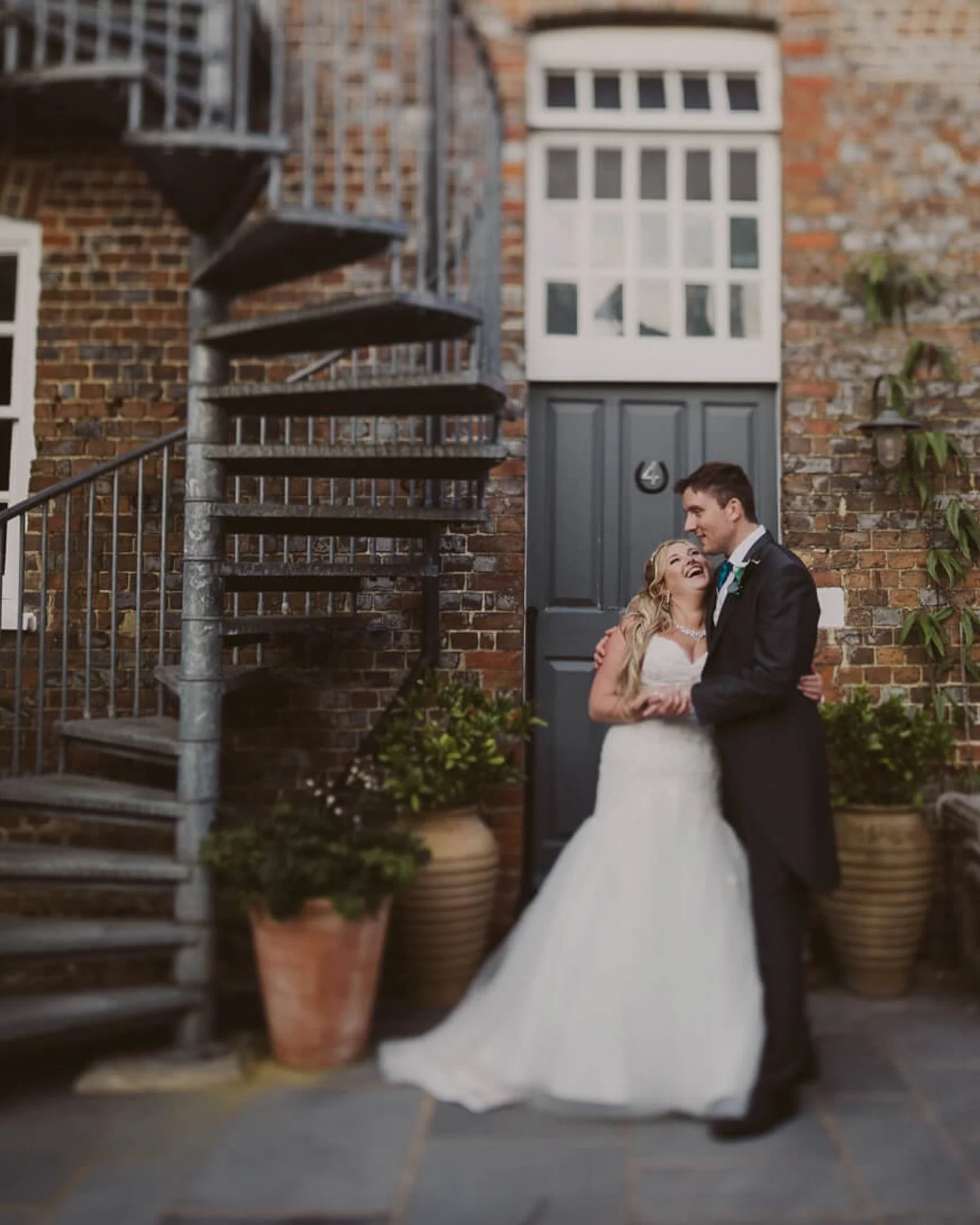 Happy Anniversary H&amp; S, who had their celestial-themed wedding at the spectacular Wasing Park.
This gorgeous couple wanted their day to be all about love, happiness and laughter, and it definitely lived up to those hopes. There&rsquo;s more about