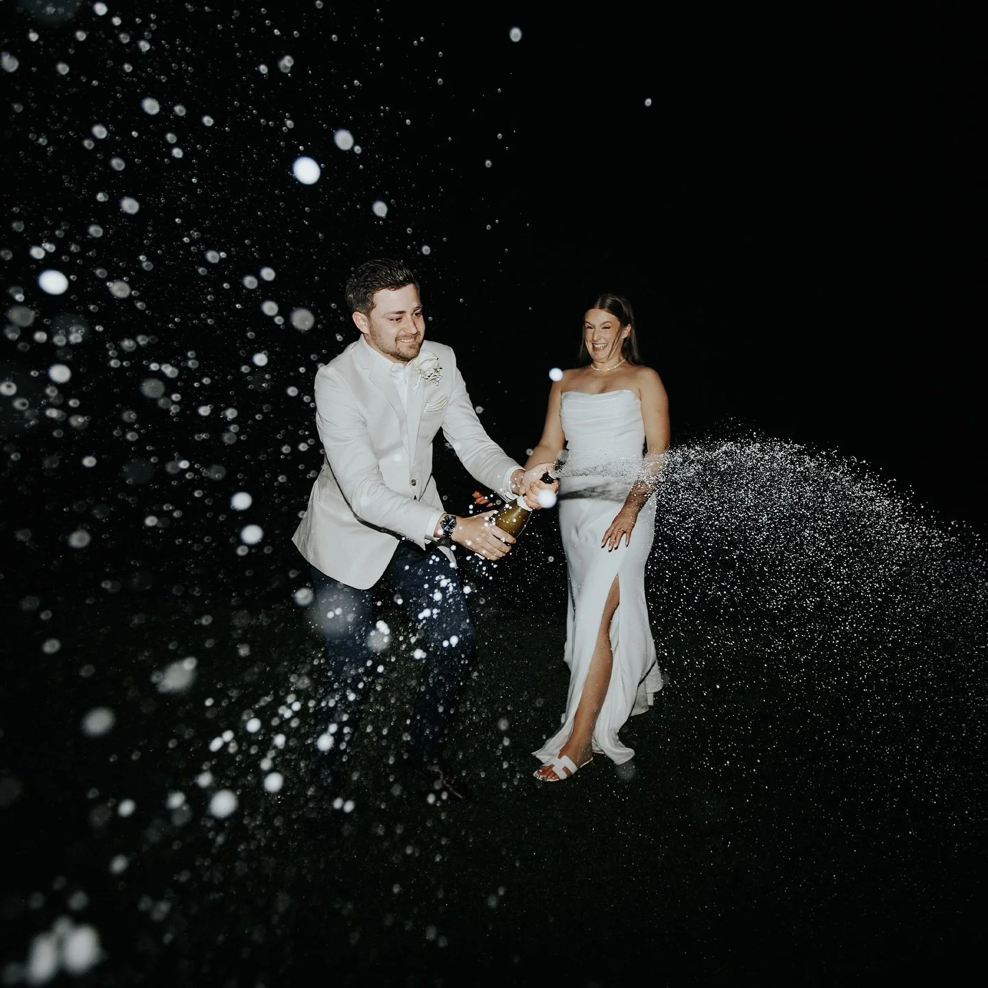 Kaitlin + Jackson - a day full of fun, rain and cute doggies. #msouthamphoto