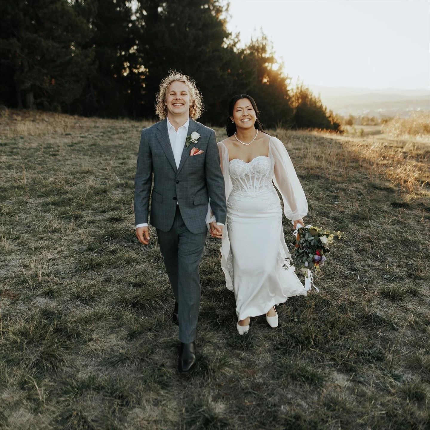 Joey + Unnapa - an incredible day at Gold Creek Chapel and an intimate cocktail dinner at Parlour. It was a pleasure shooting for these two 🩷 #msouthamphoto