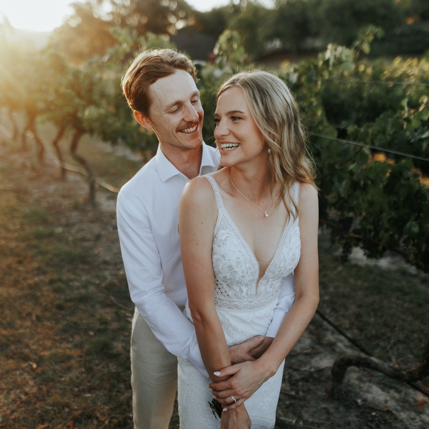 Erin + Luke - a STUNNING couple who were married @brindabellahillswinery with a sunset that every couple dreams of 😍 #msouthamphoto