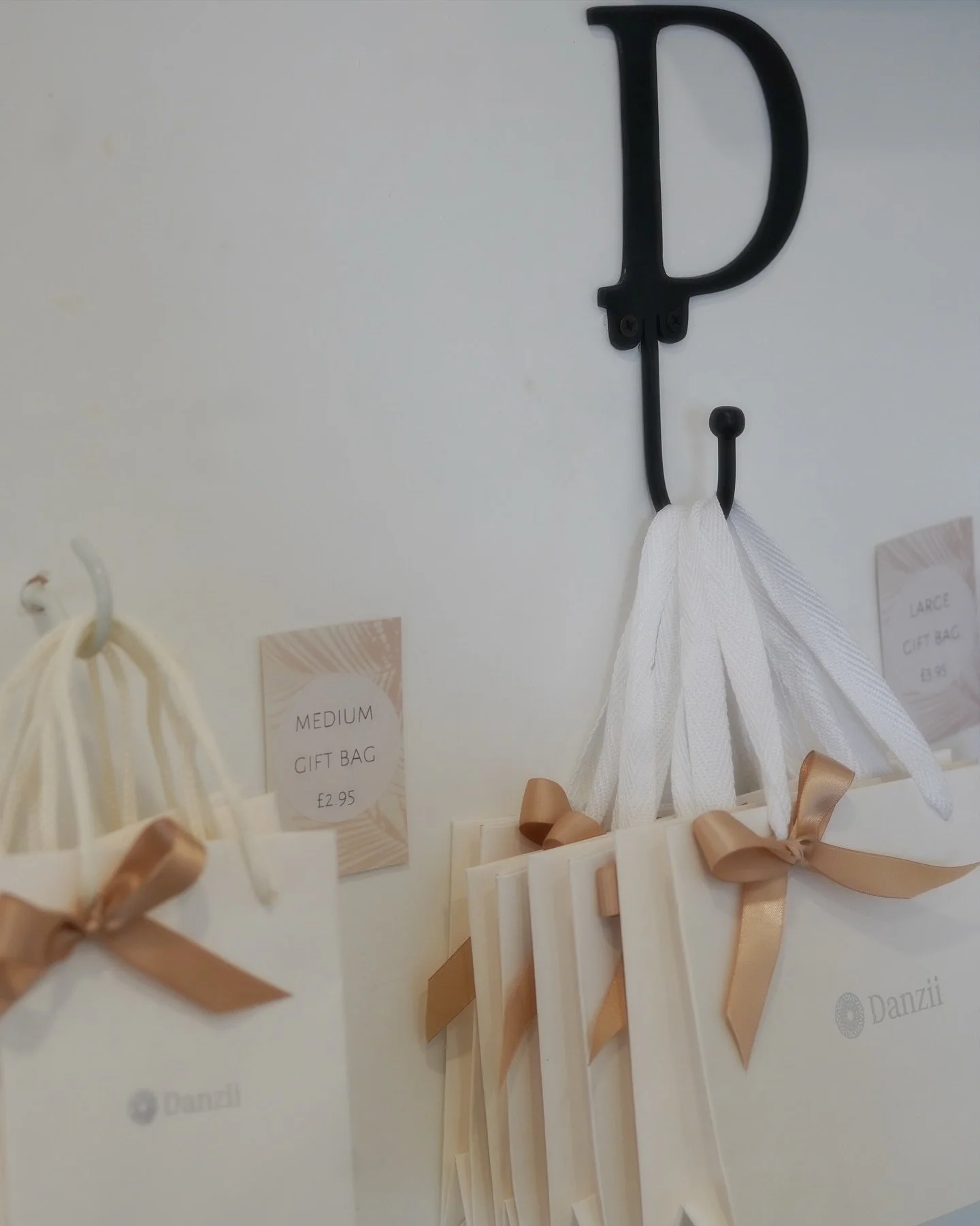 Sunday shopping with soul. ๐๏ธโจ
Wander along our little urban high street - home to beautiful independent shops filled with jewellery, candles, clothes, gifts, dog treats, plants and more. โจ
Discover a treasure trove of thoughtful finds, all in one