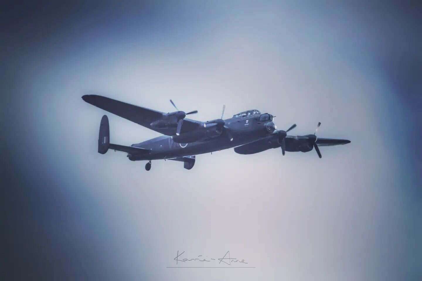 Lancaster bomber flyover. Lincolnshire was witness to quite the treat this evening for the Dambuster 80th Anniversary. 

I love my job!

#aircraftphotography #lancasterbomber #lincolnshirephotographer