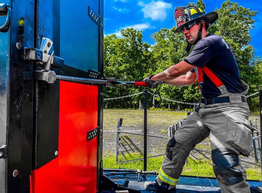 Slowly getting caught up on posts here. These are some from this years @revolutionaryfiretacticsatlake conference a couple of weeks ago. These students had a great chance to learn from some top notch instructors from @trainingsolutions405 . 

They al