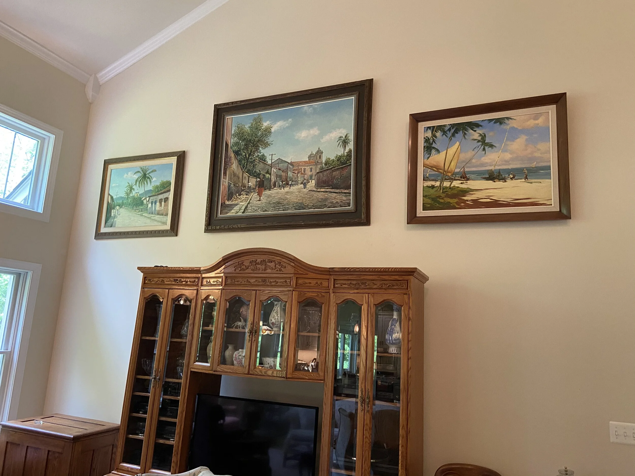 Picture hanging specialists in DC Maryland and Virginia
