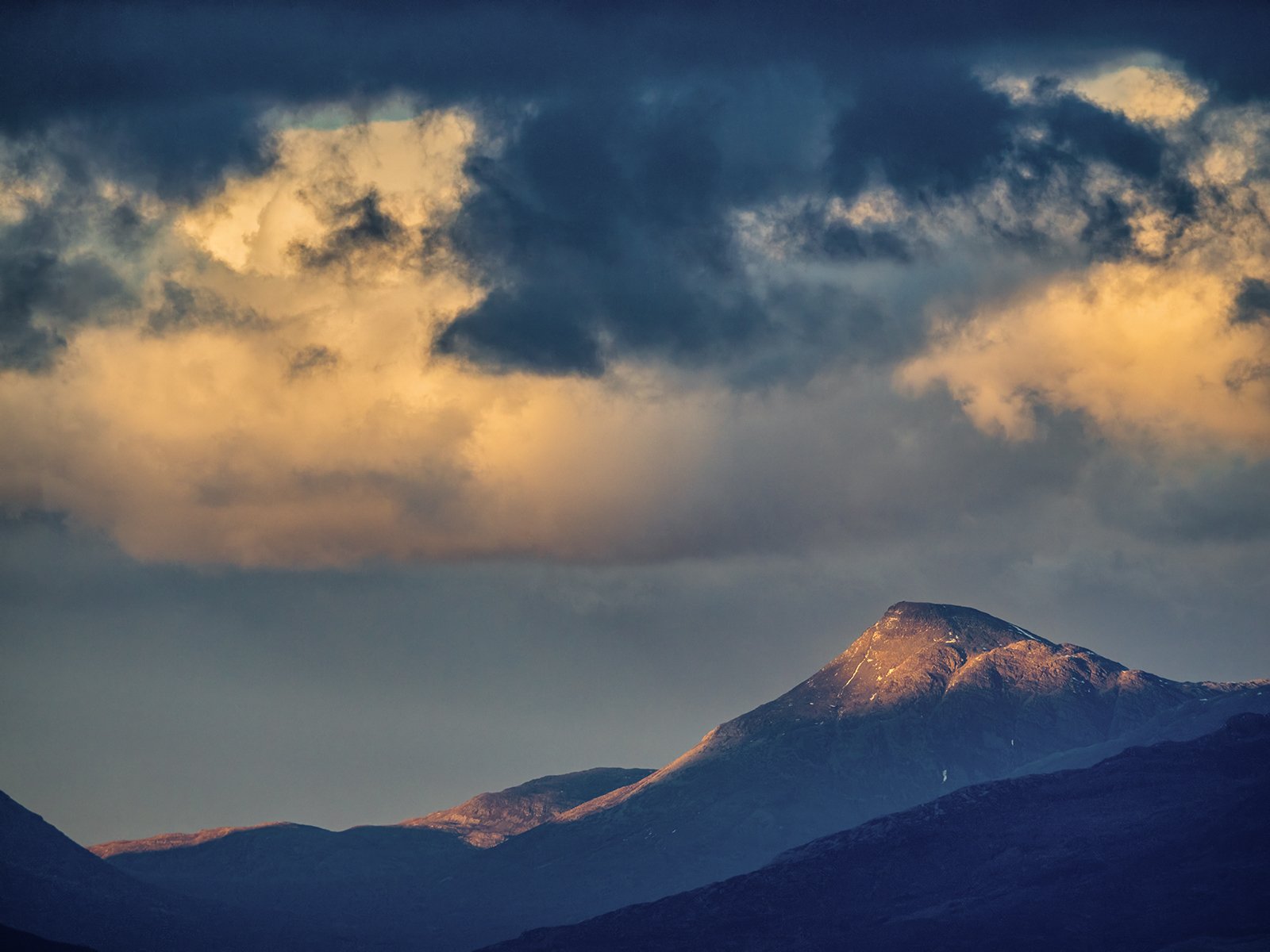 Last Light on Ben Aslak