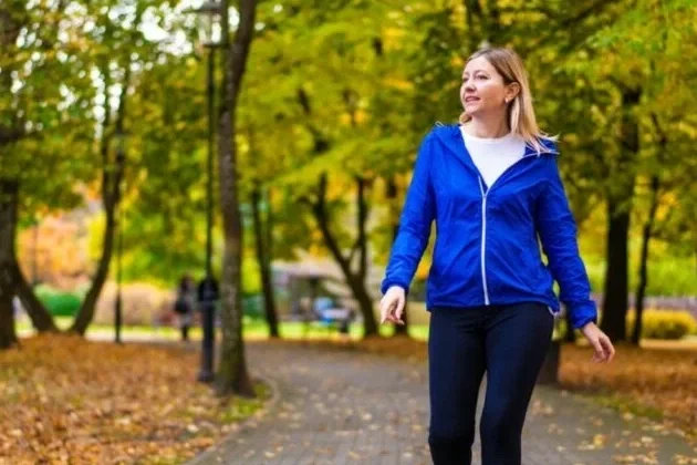 Do your shoulders move when you walk? 