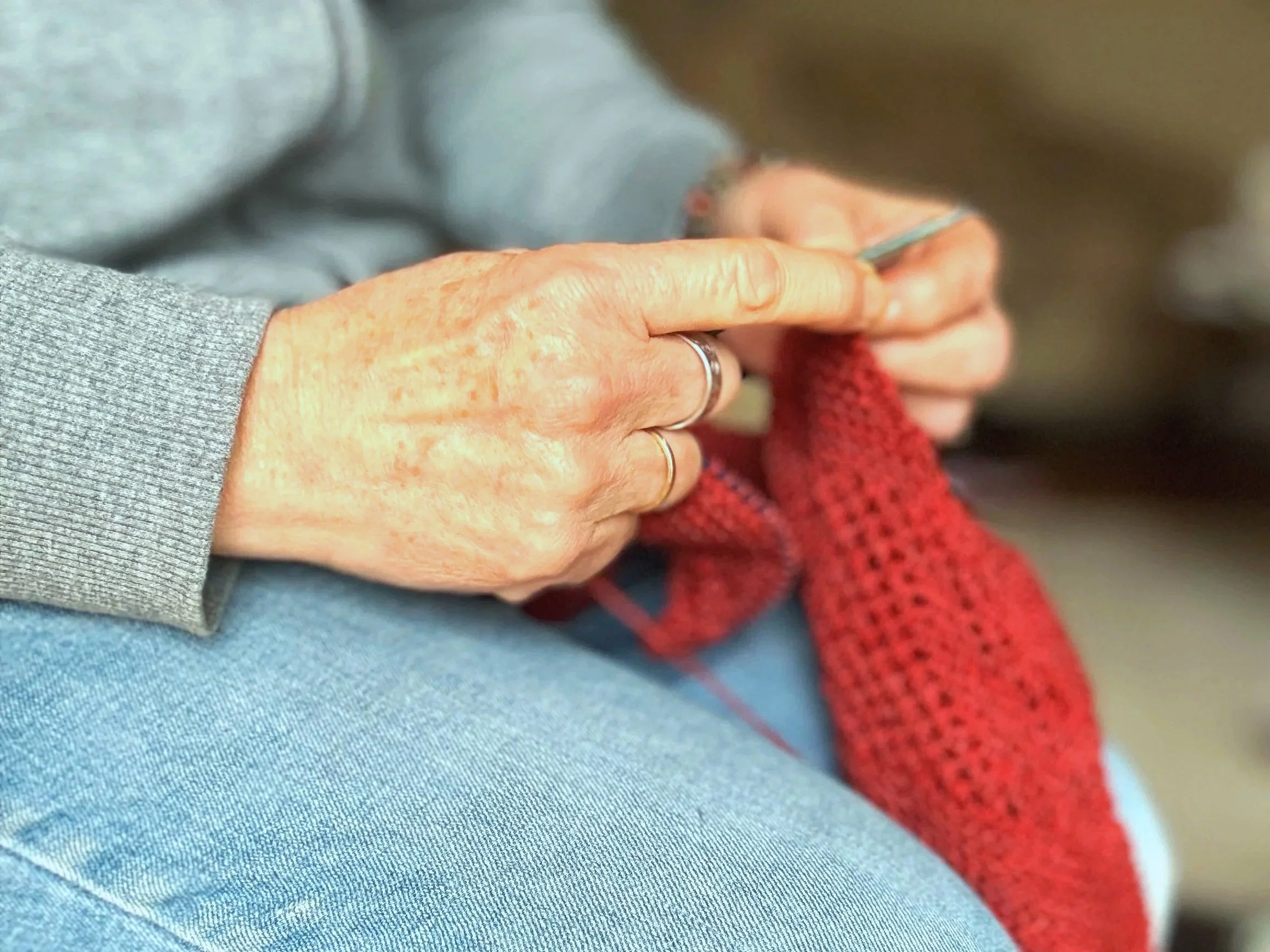 Close-up of a computer screen showing a video call with multiple participants, in an office that signifies online and virtual classes.