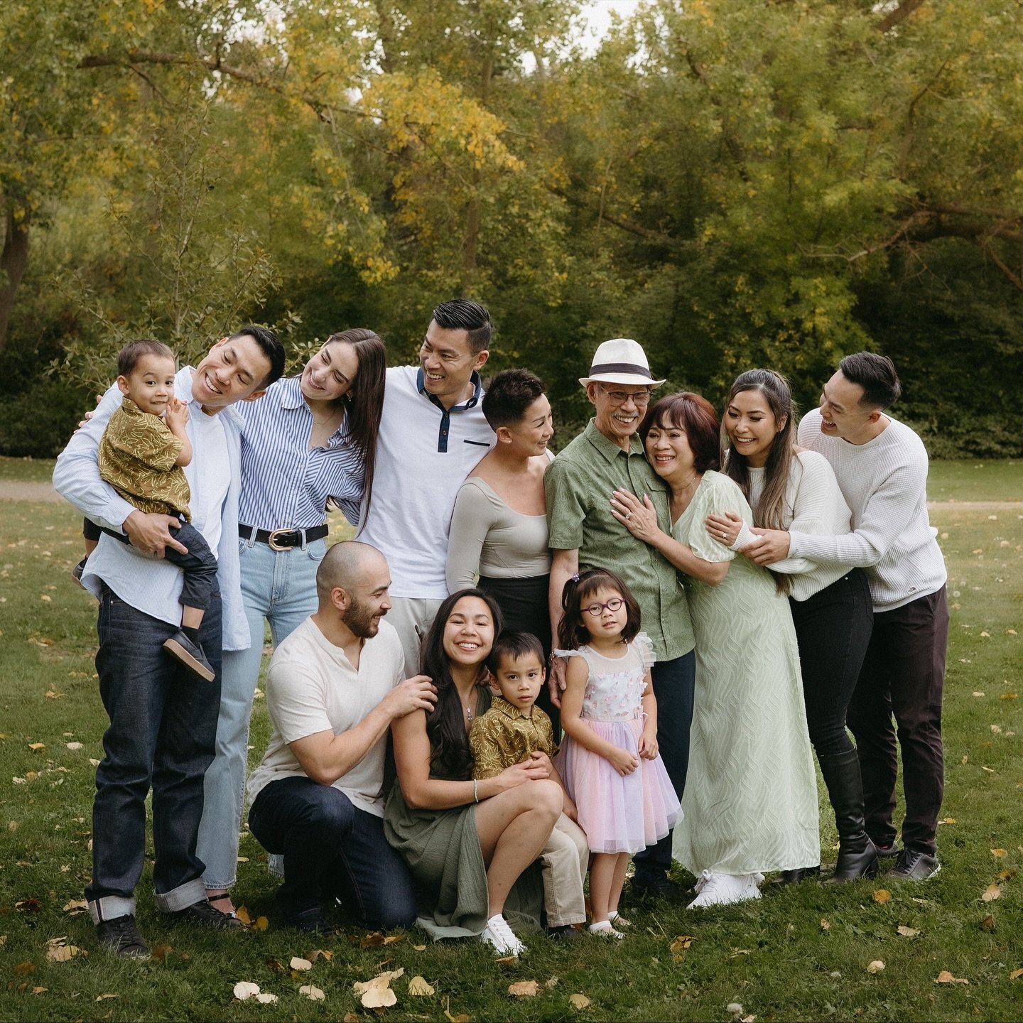 I absolutely ADORE extended family sessions. They are big, chaotic, messy and filled with laughter and family dynamics that I get to experience for 90 minutes. And each family welcomes me with open arms; they truly fill my heart.

These four siblings