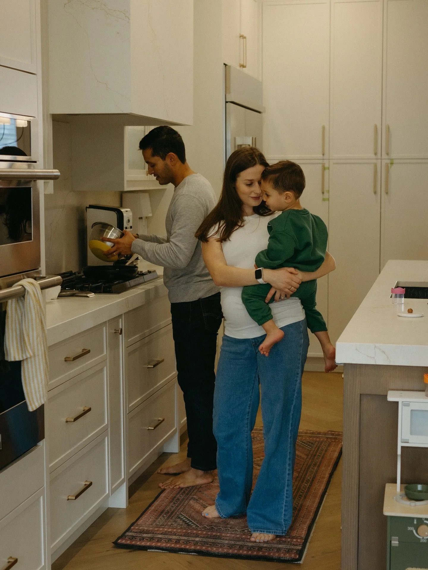 Home. Unfiltered, unpolished, just right.

Gosh, I&rsquo;ll always spend a morning with you, while you drink coffee, make and eat pancakes and just spend time together doing the things you always do. One of my fave sessions. Also, this type of sessio