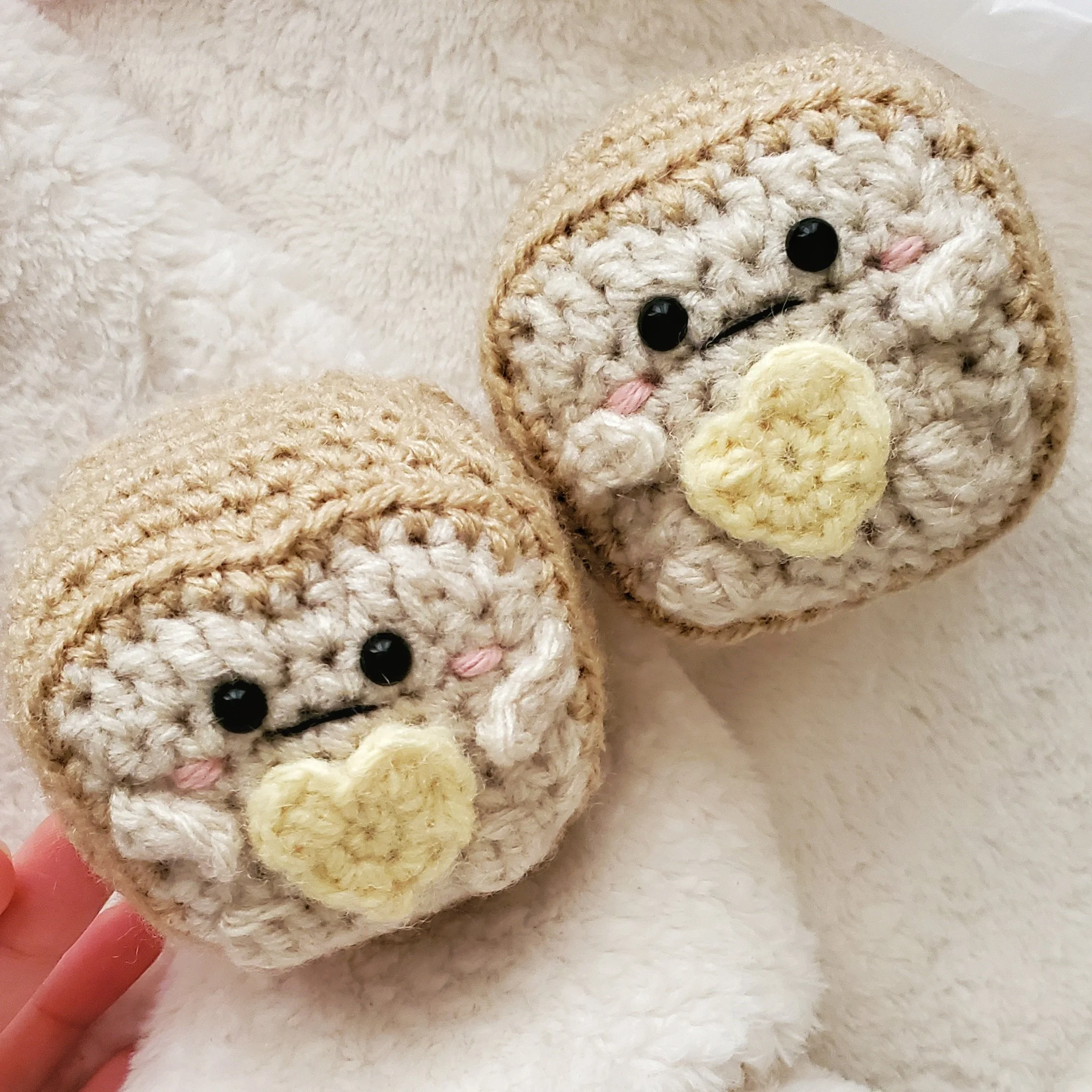 eggarteggegg
Sharing her love of arts and crafts through crochet animal plushies